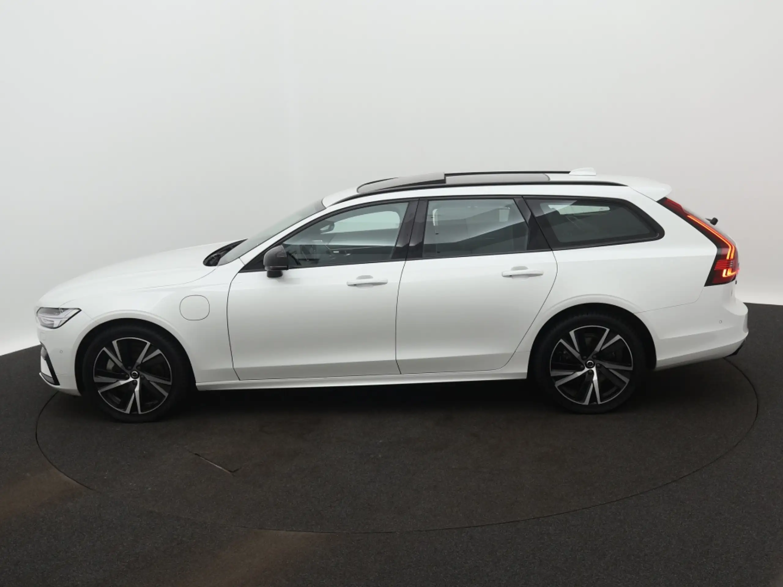 Volvo - V90