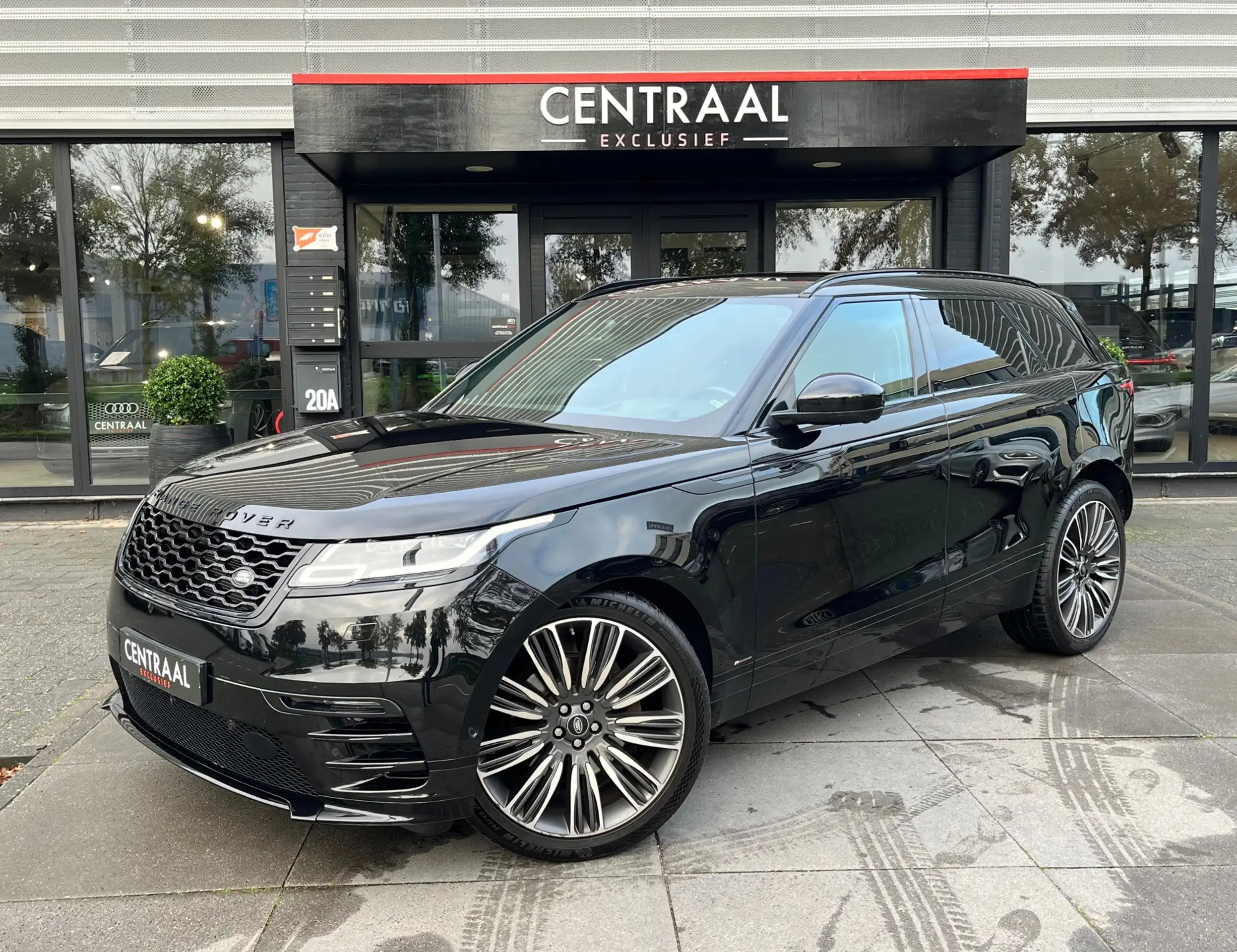 Land Rover - Range Rover Velar