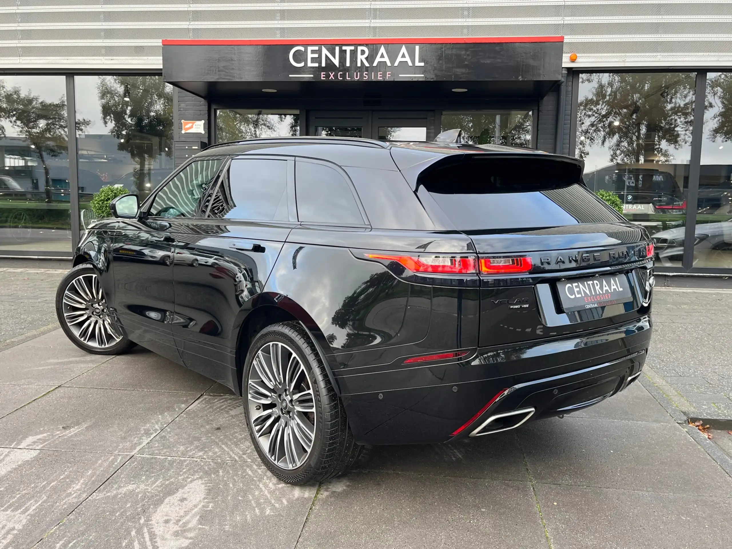 Land Rover - Range Rover Velar