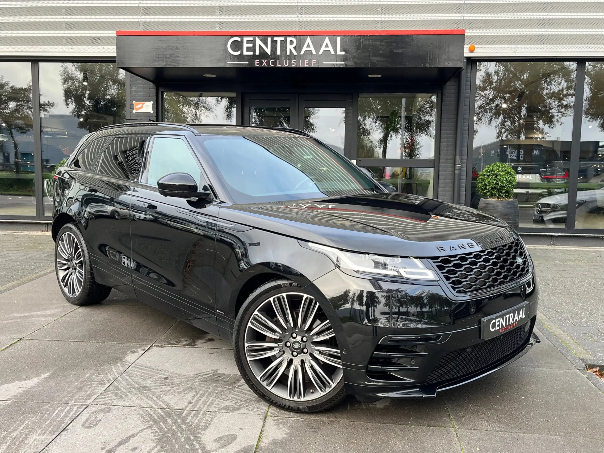 Land Rover - Range Rover Velar