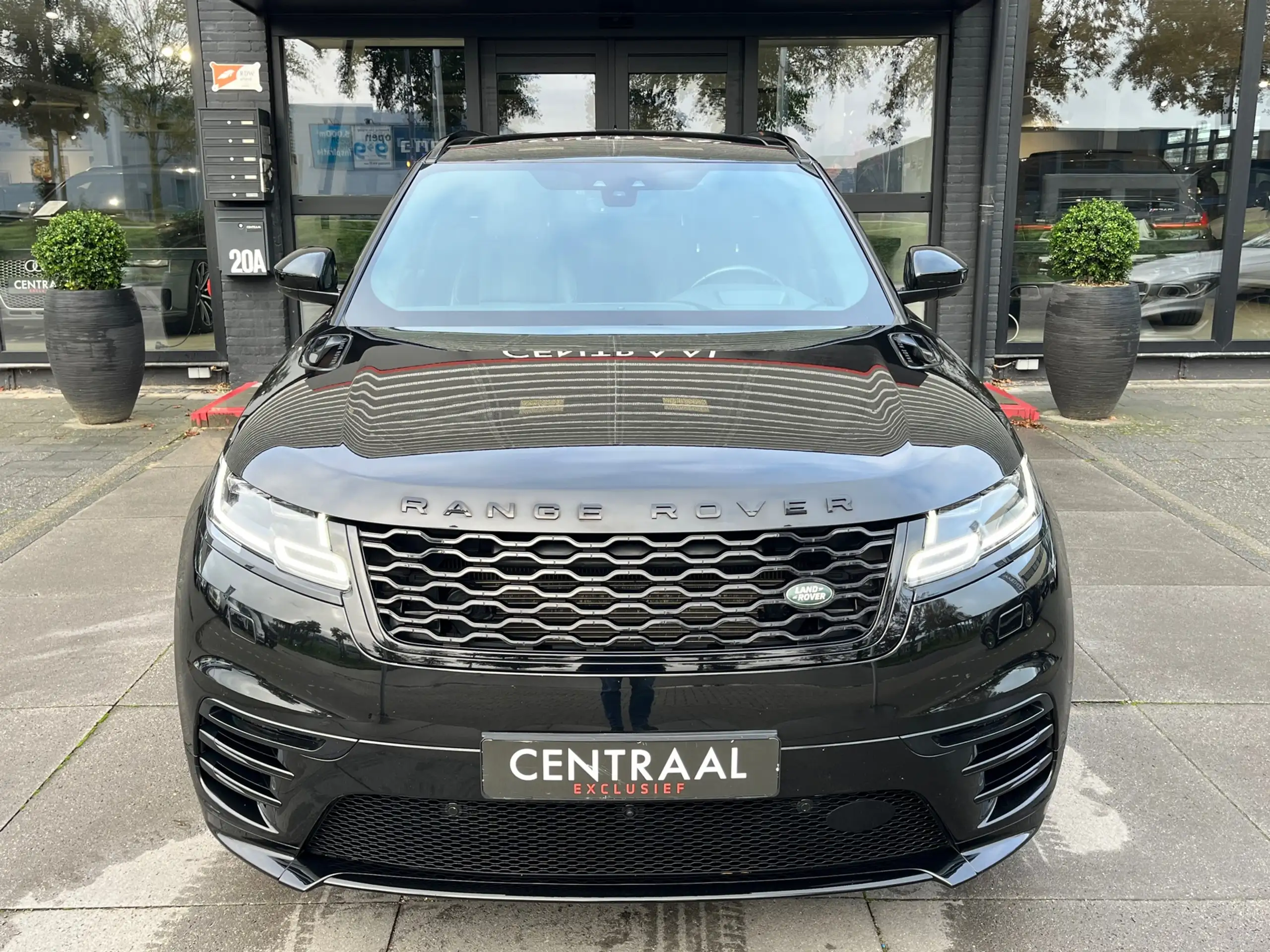 Land Rover - Range Rover Velar