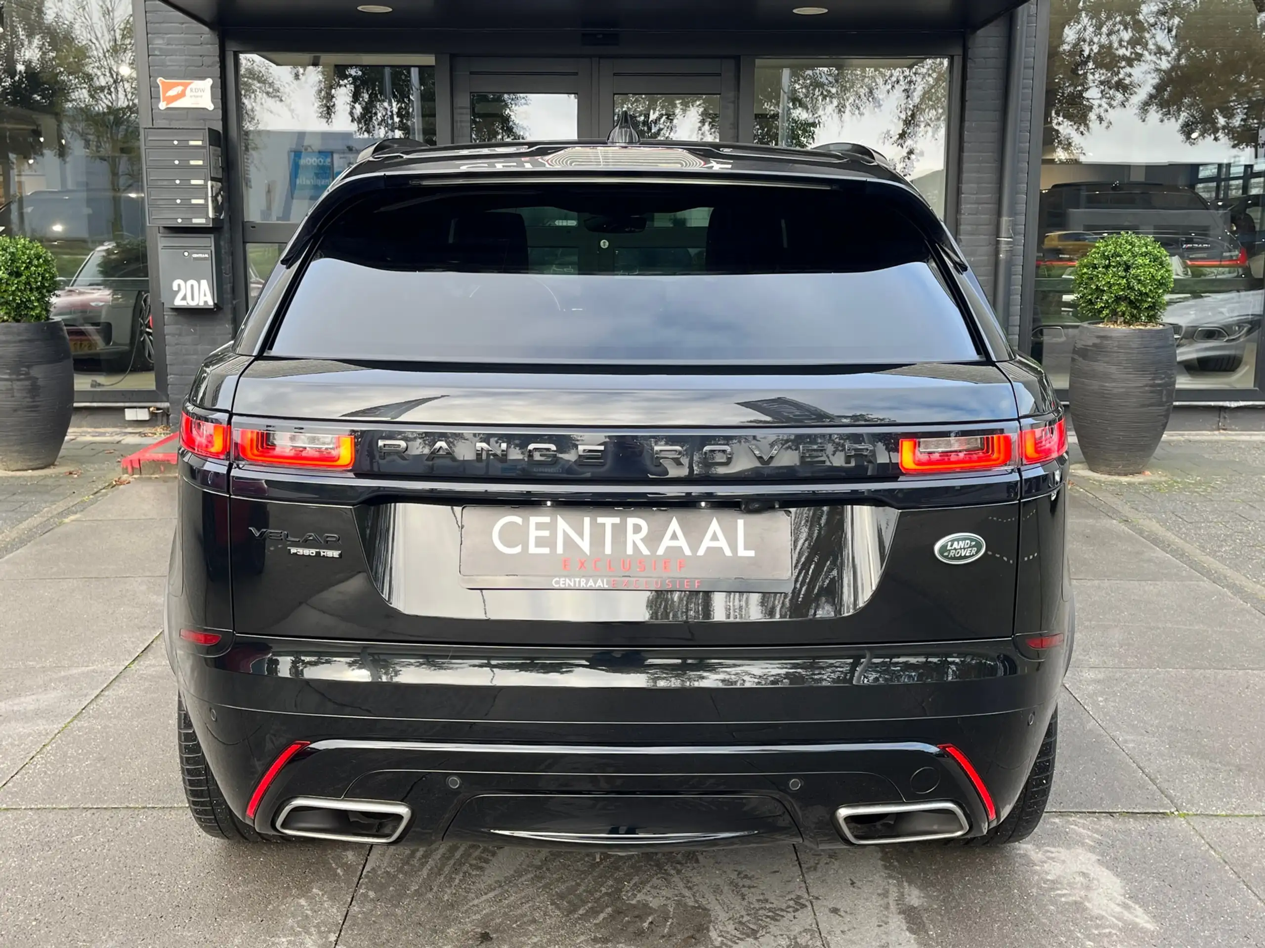 Land Rover - Range Rover Velar