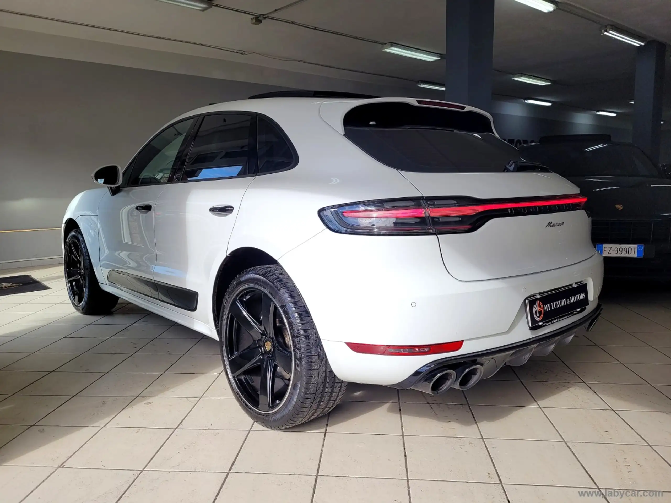 Porsche - Macan