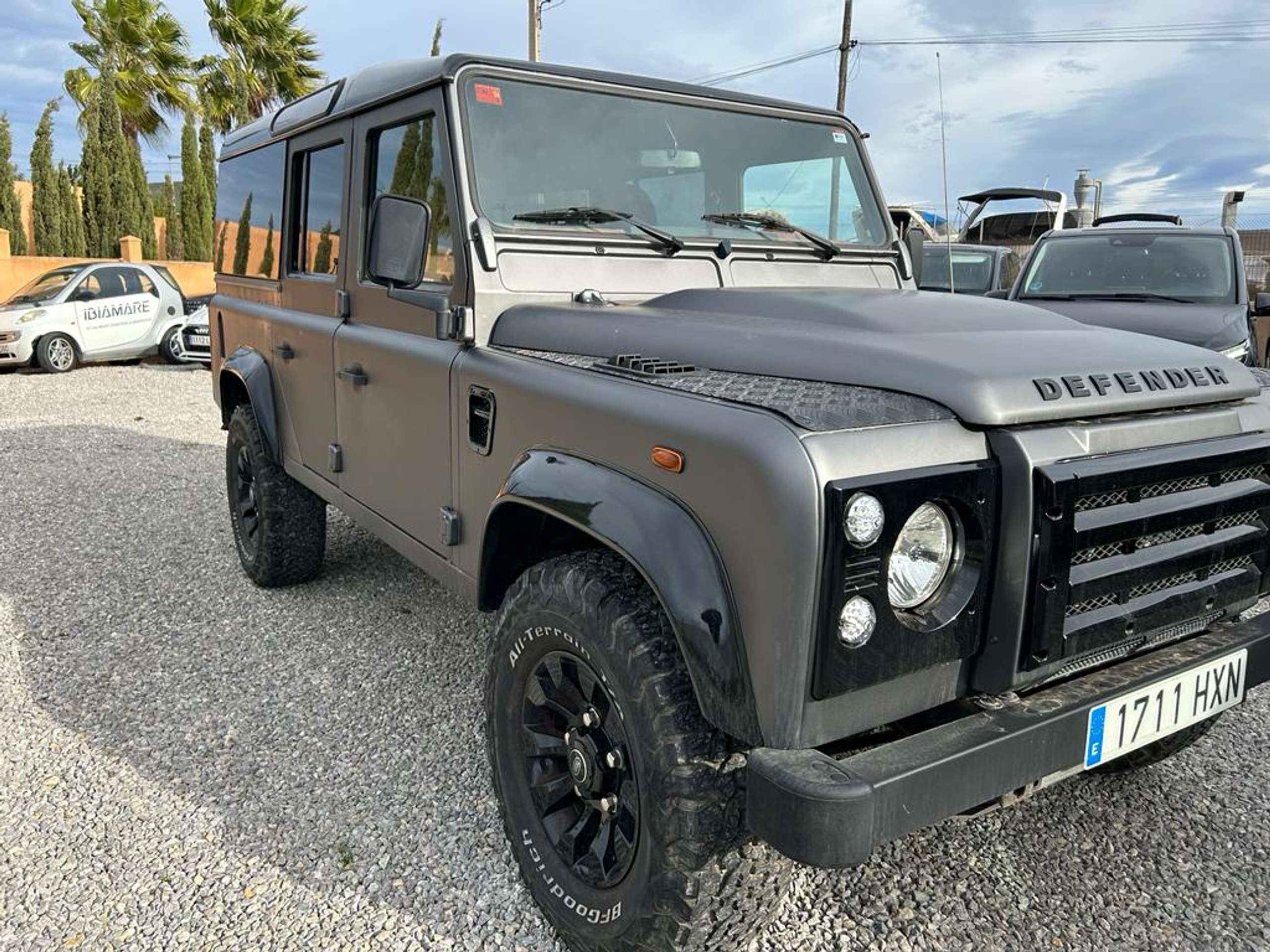 Land Rover - Defender