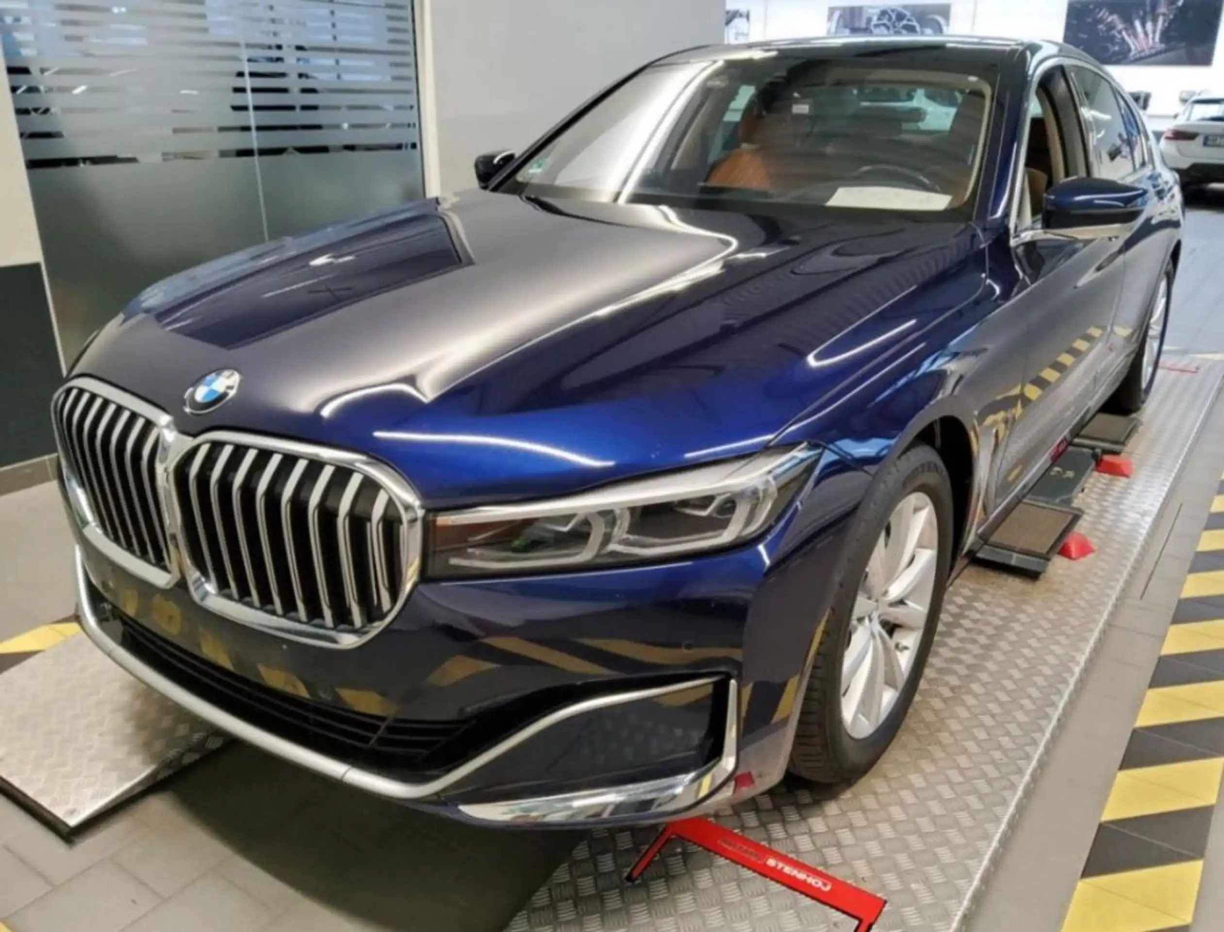 BMW - 740