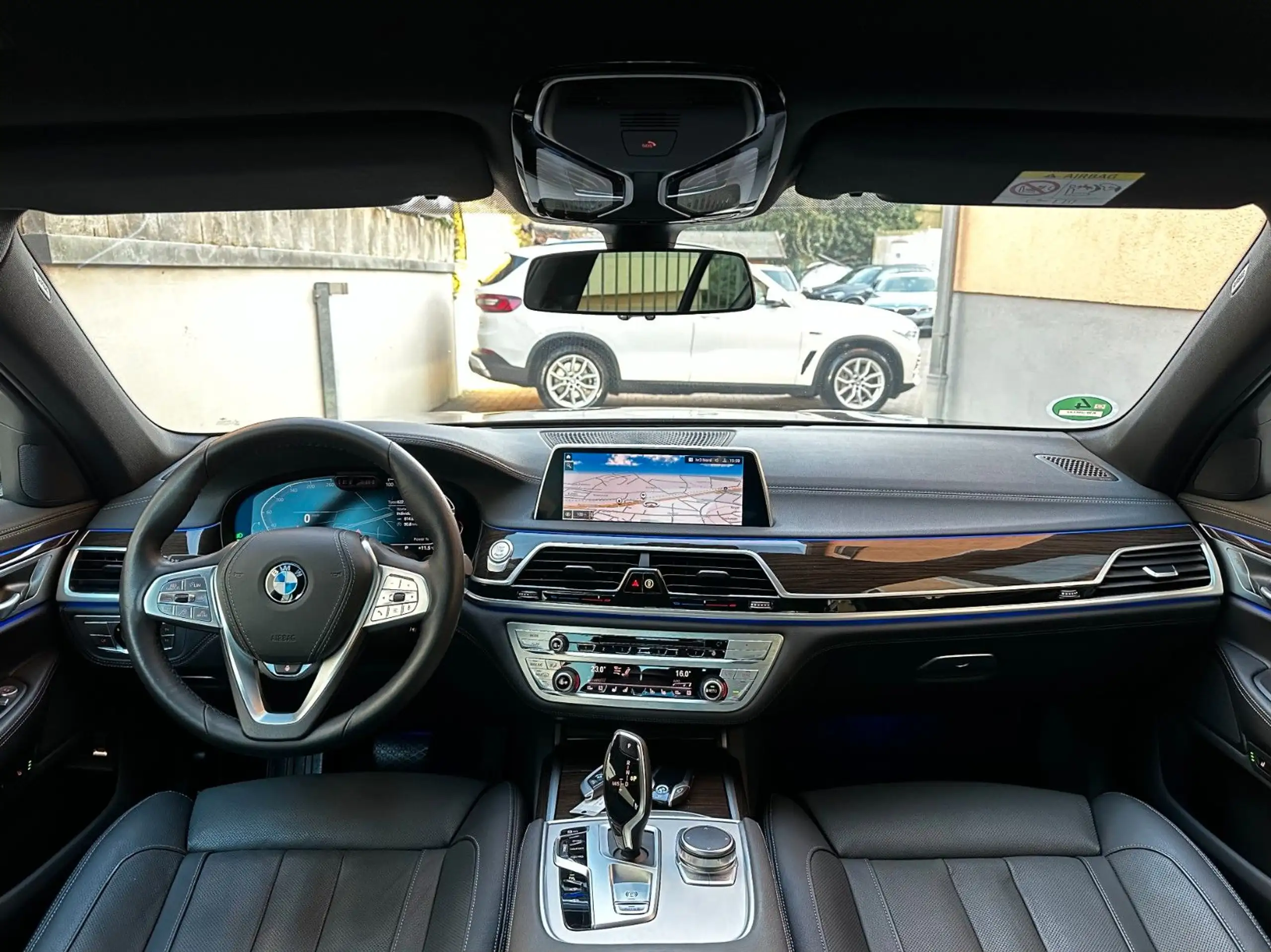 BMW - 730