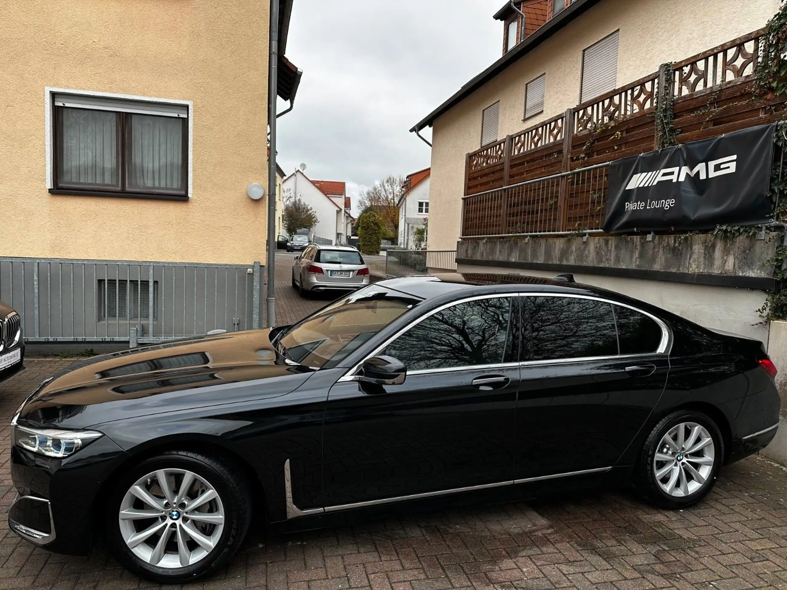 BMW - 730