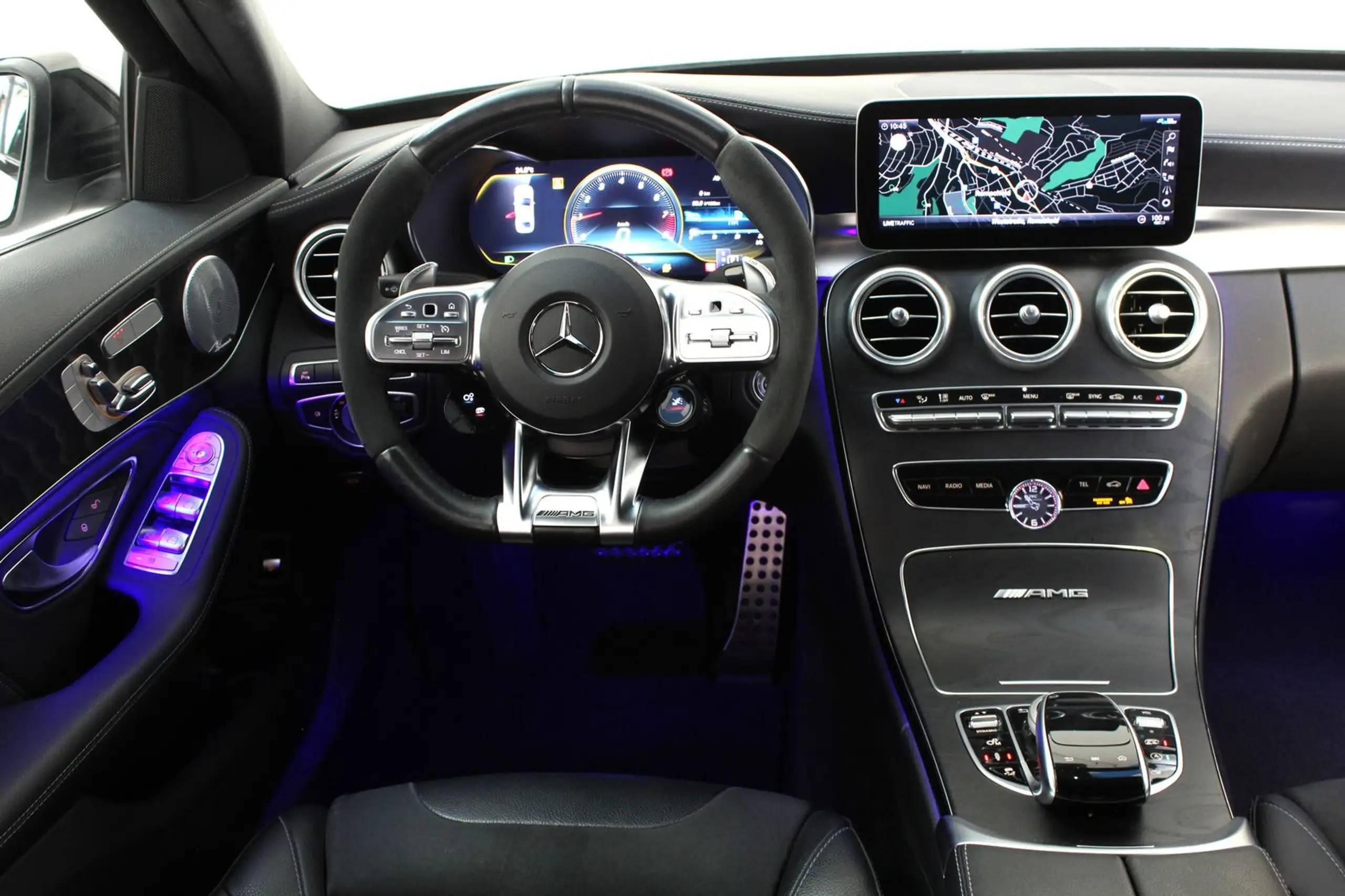 Mercedes-Benz - C 63 AMG