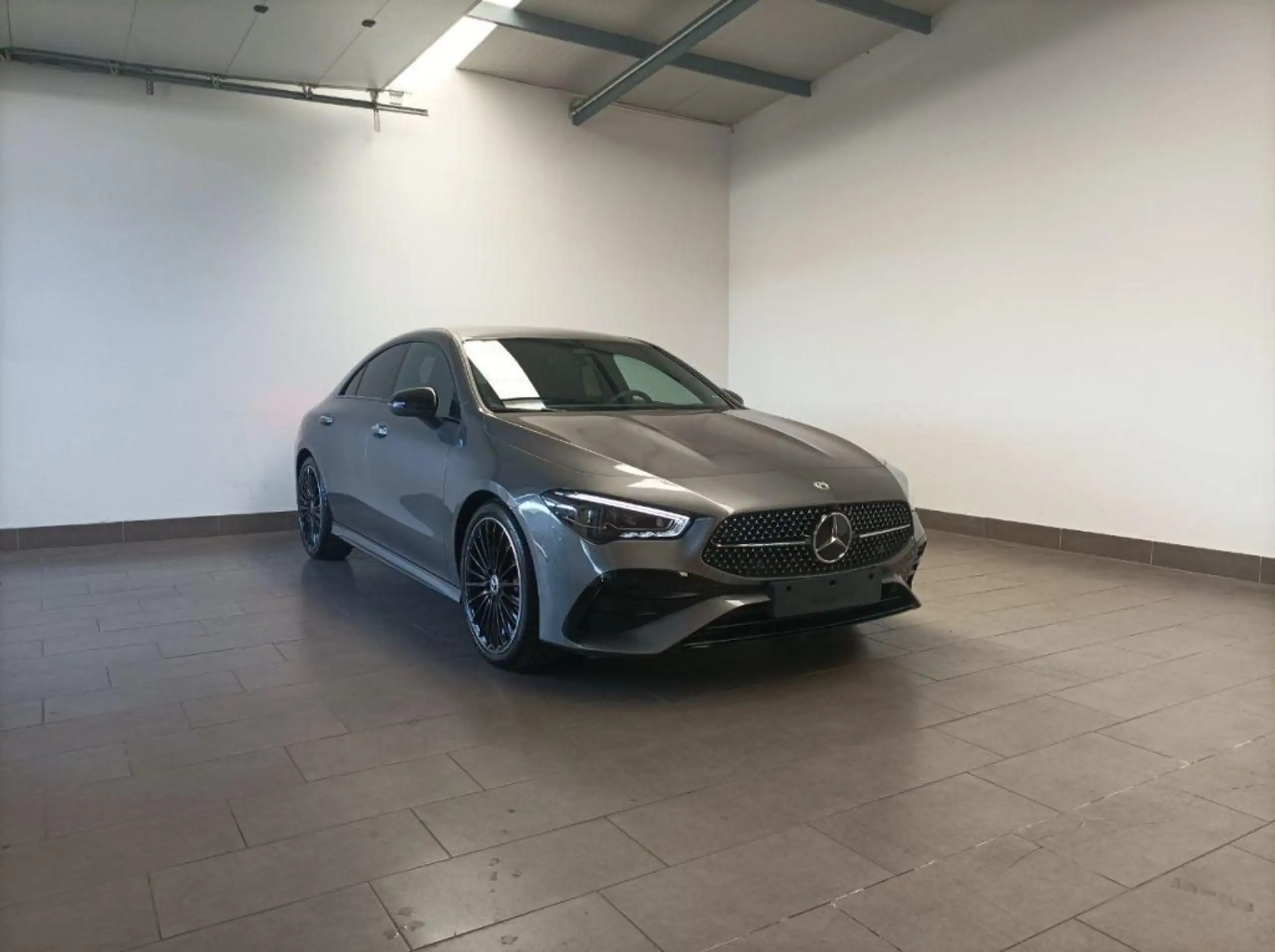 Mercedes-Benz - CLA 200