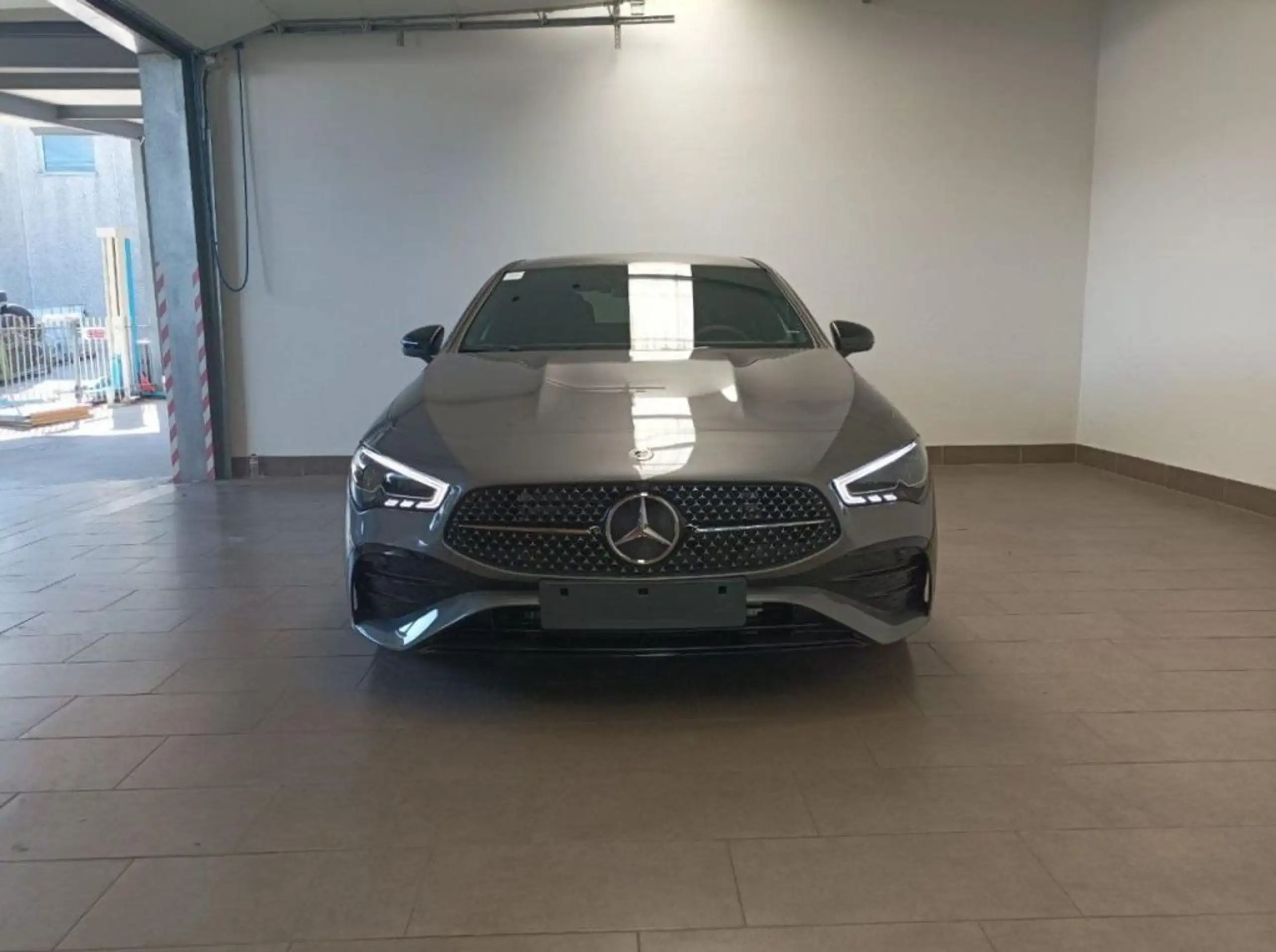 Mercedes-Benz - CLA 200