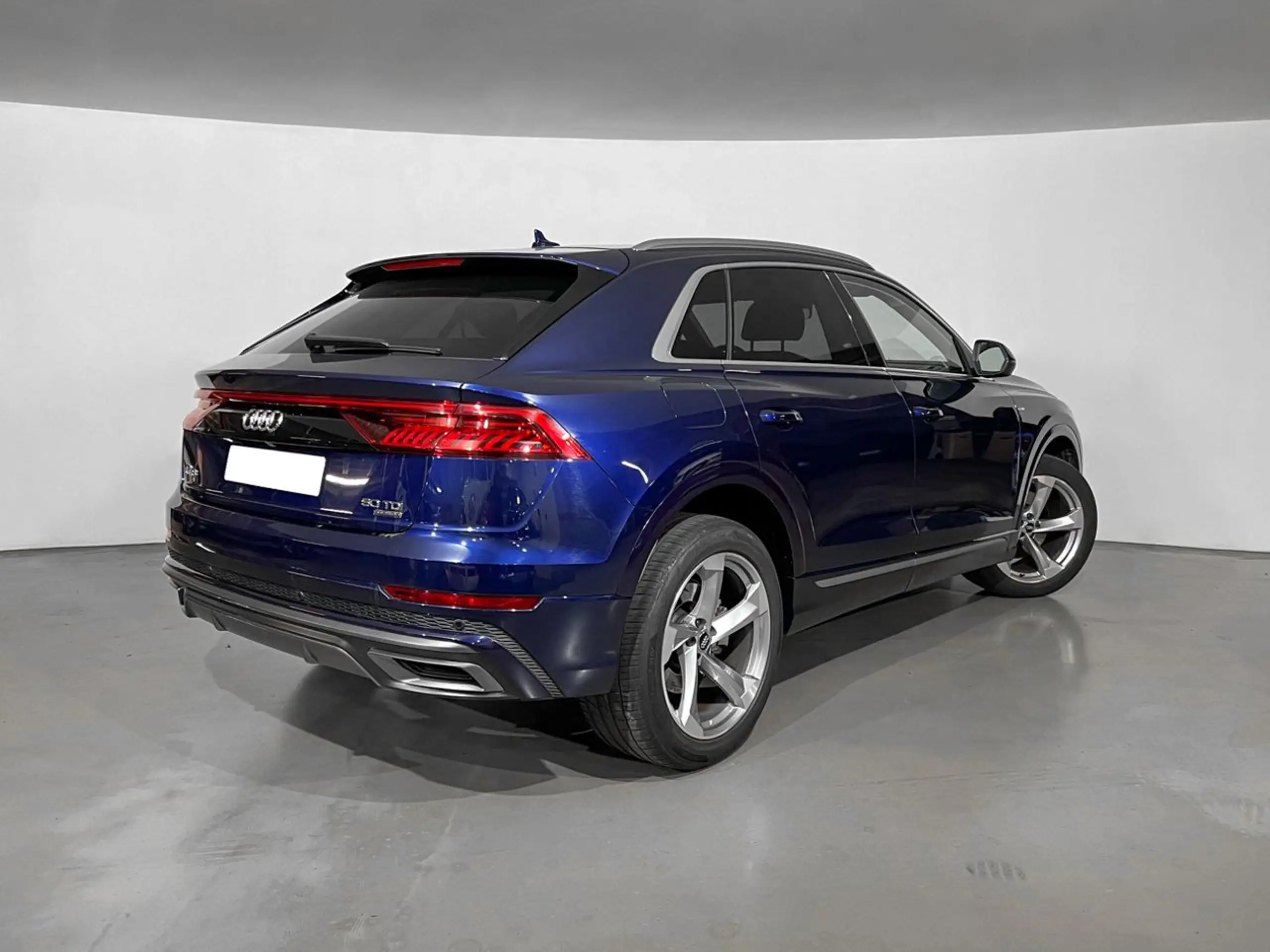 Audi - Q8