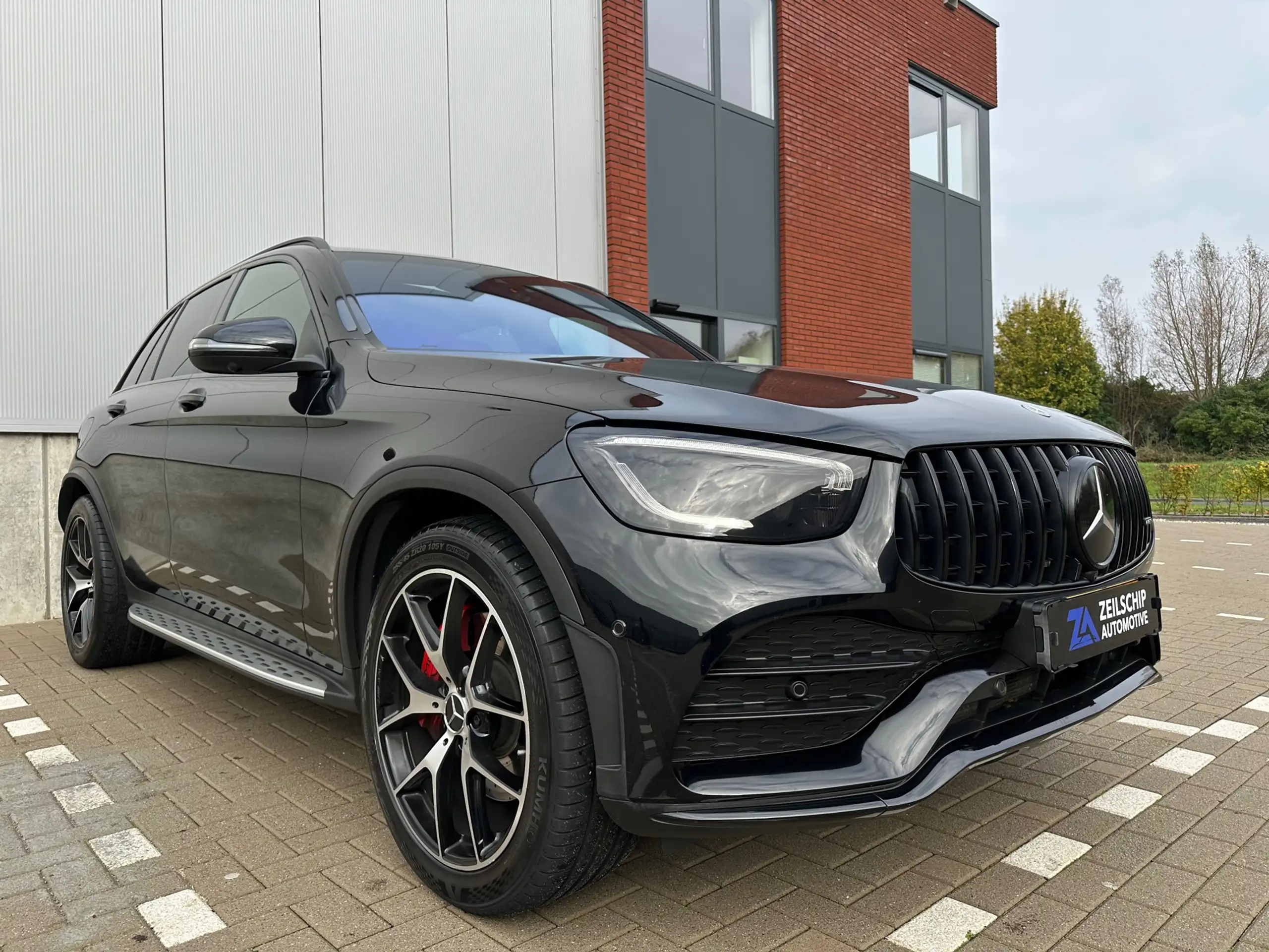 Mercedes-Benz - GLC 300