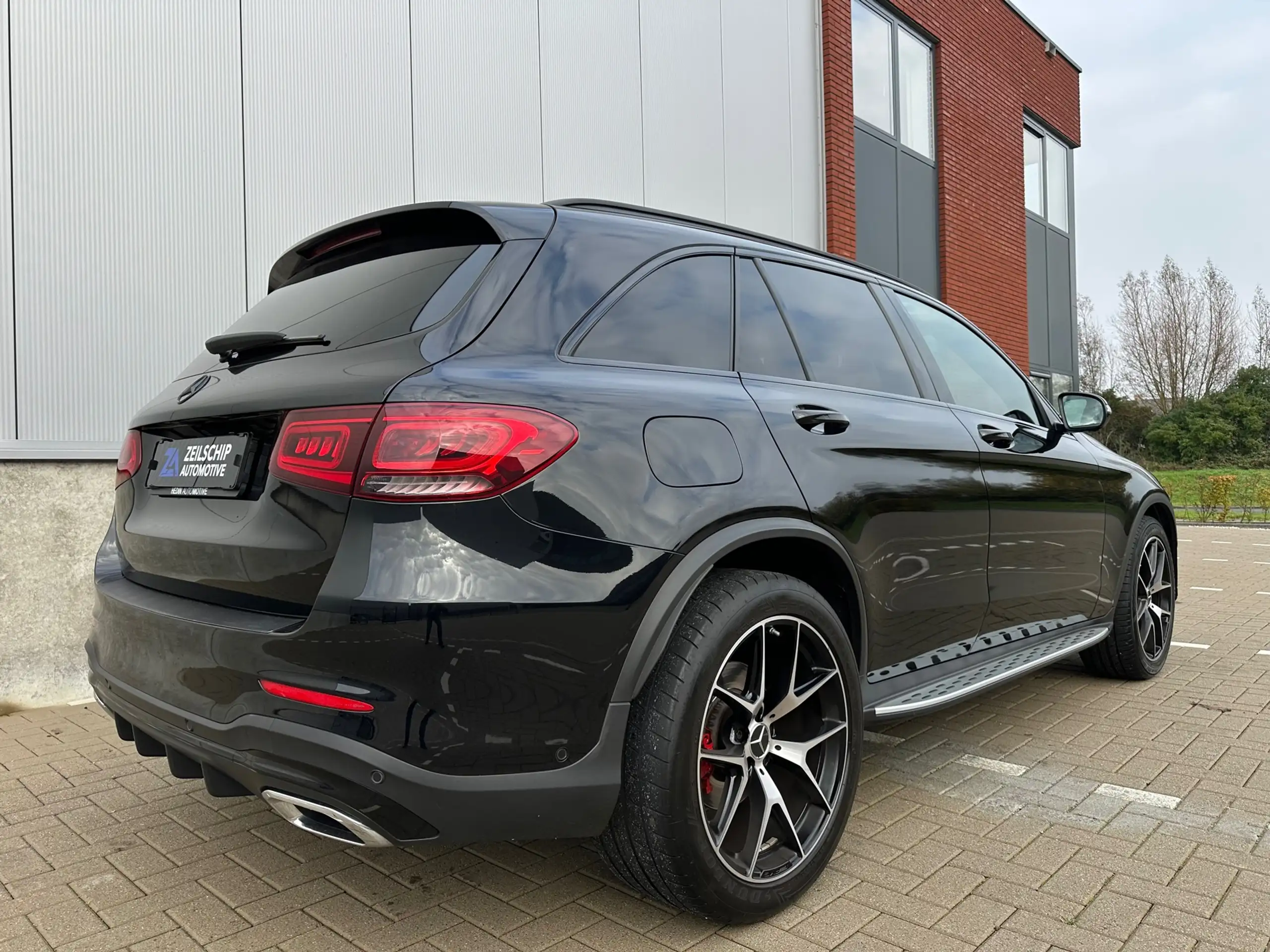 Mercedes-Benz - GLC 300