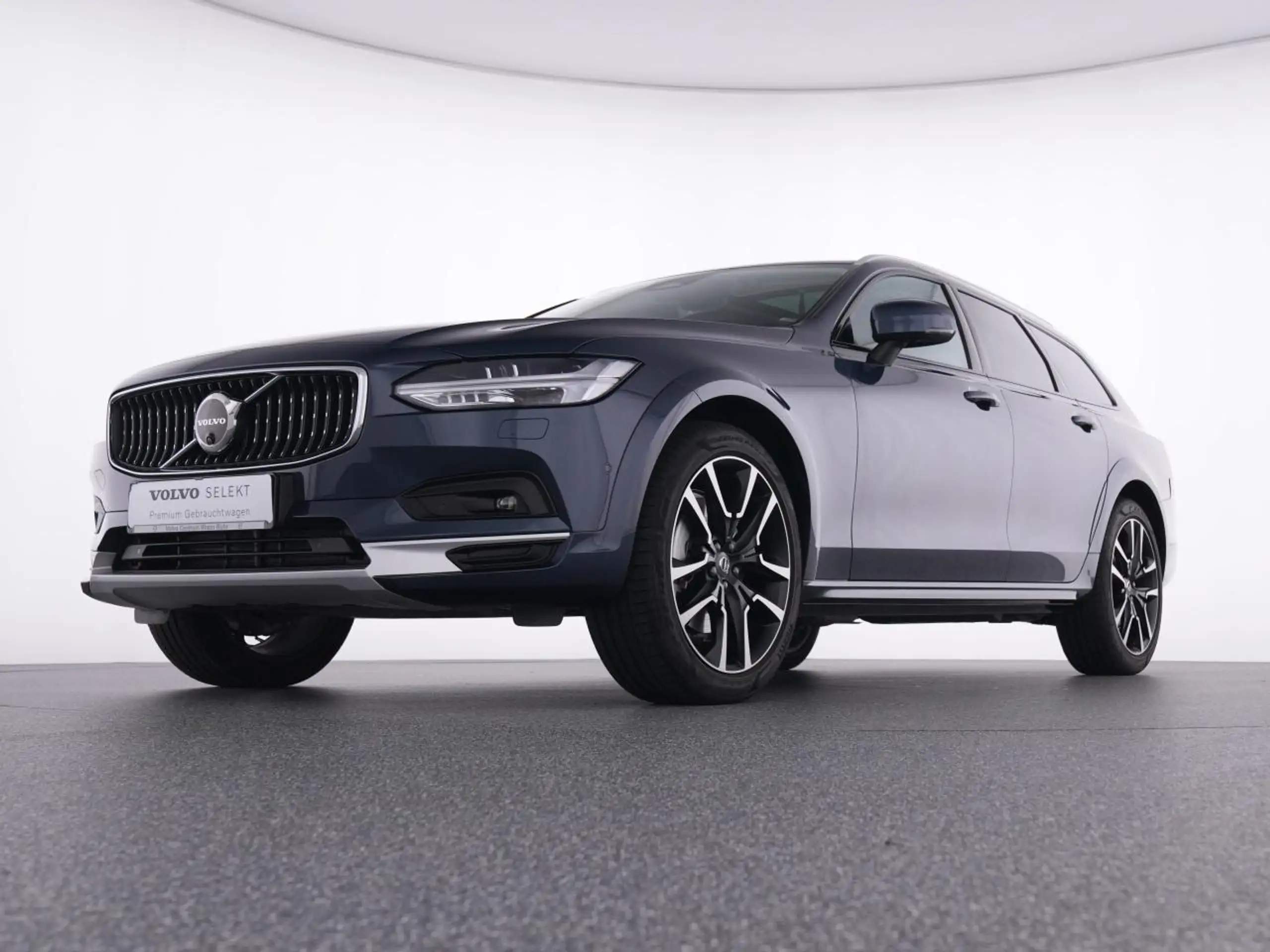 Volvo - V90 Cross Country