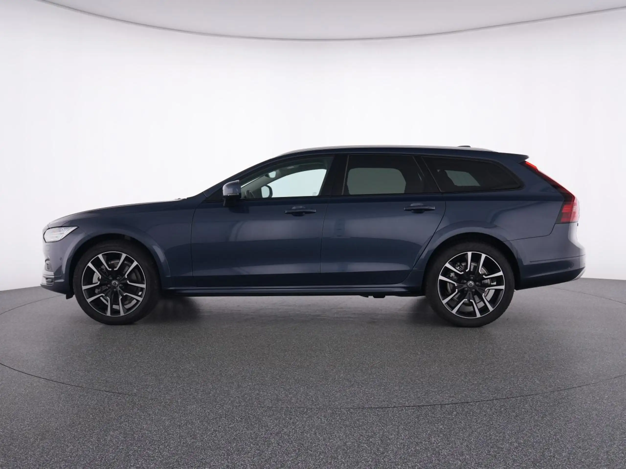 Volvo - V90 Cross Country