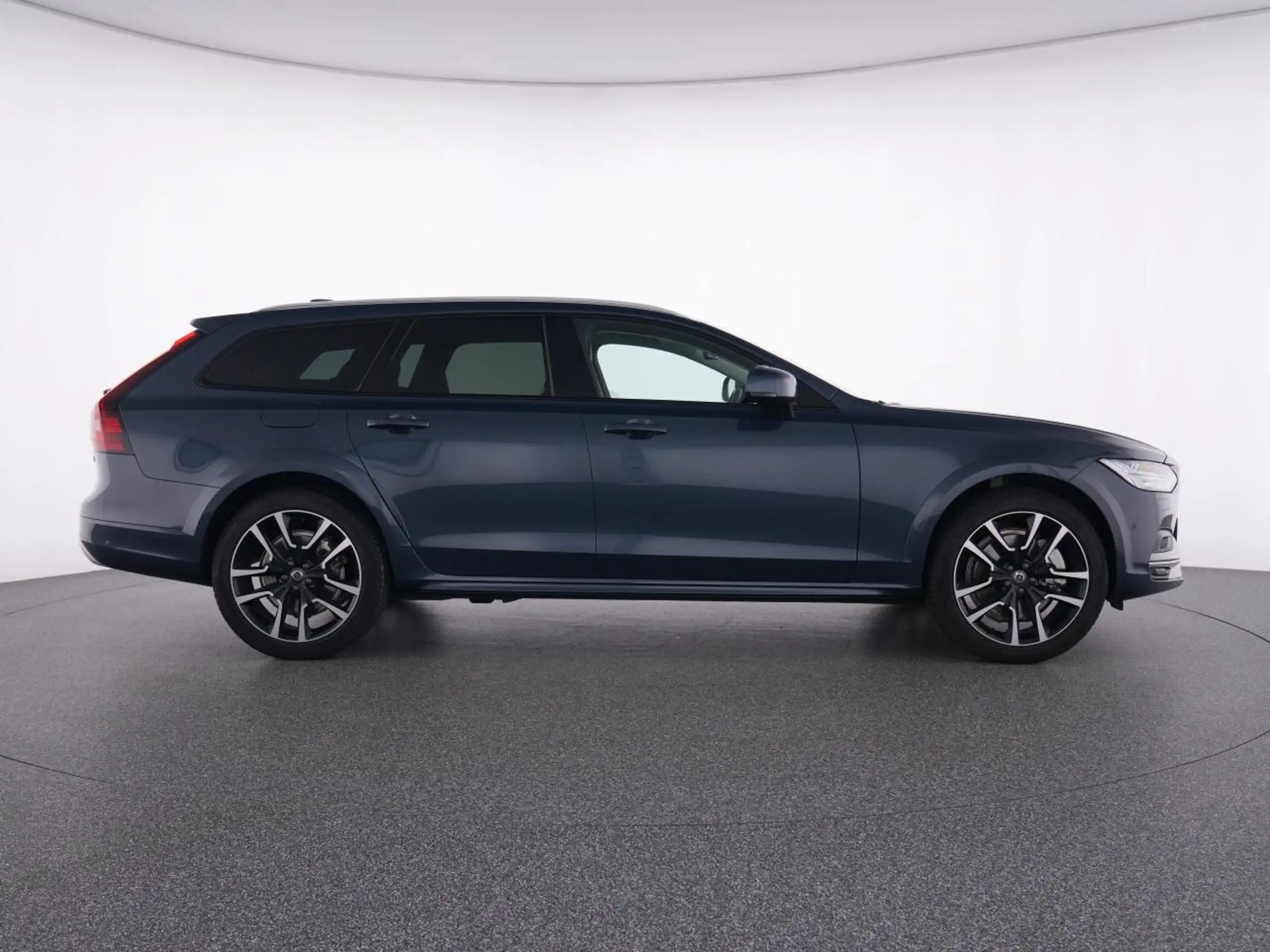 Volvo - V90 Cross Country