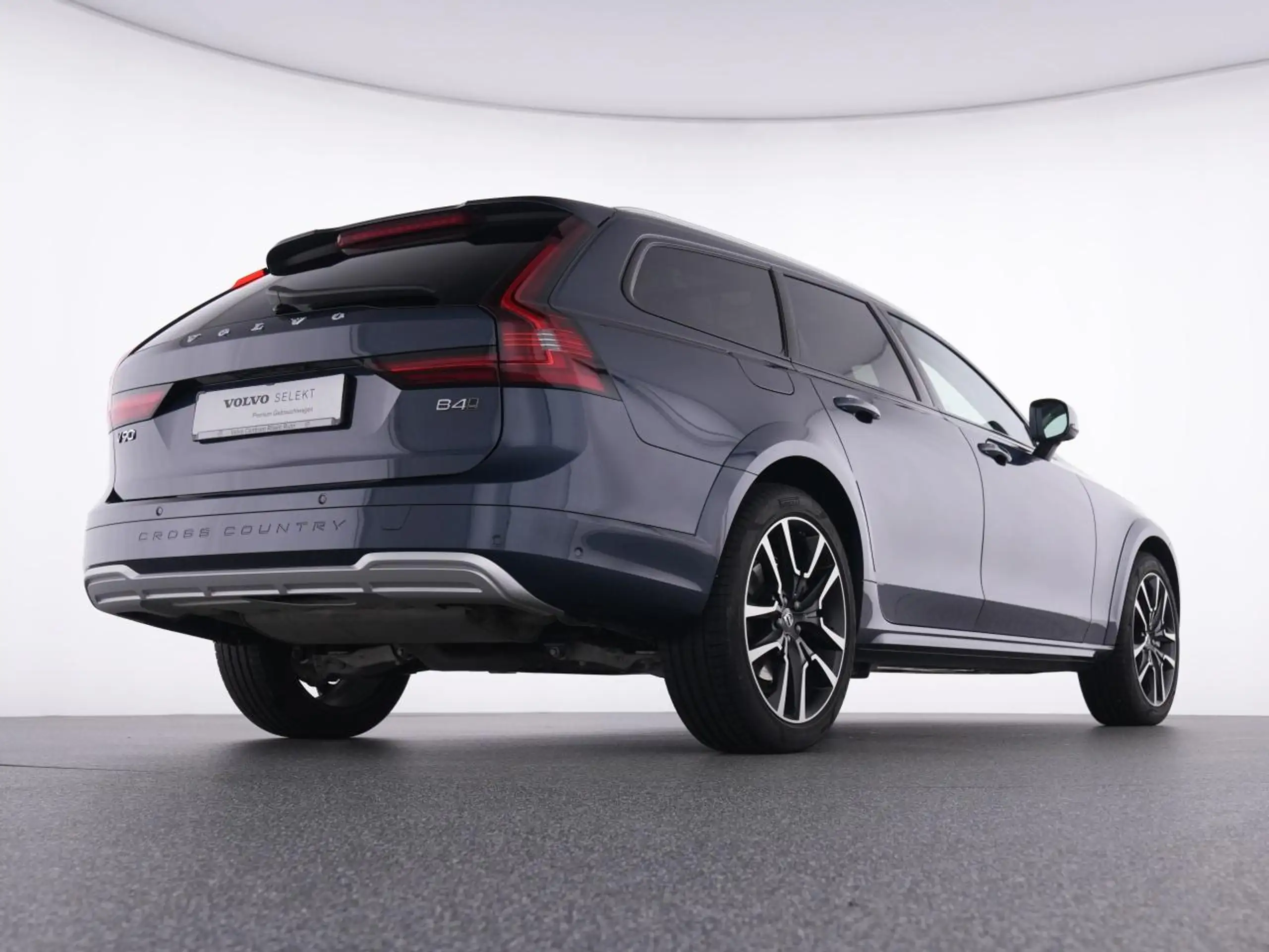 Volvo - V90 Cross Country