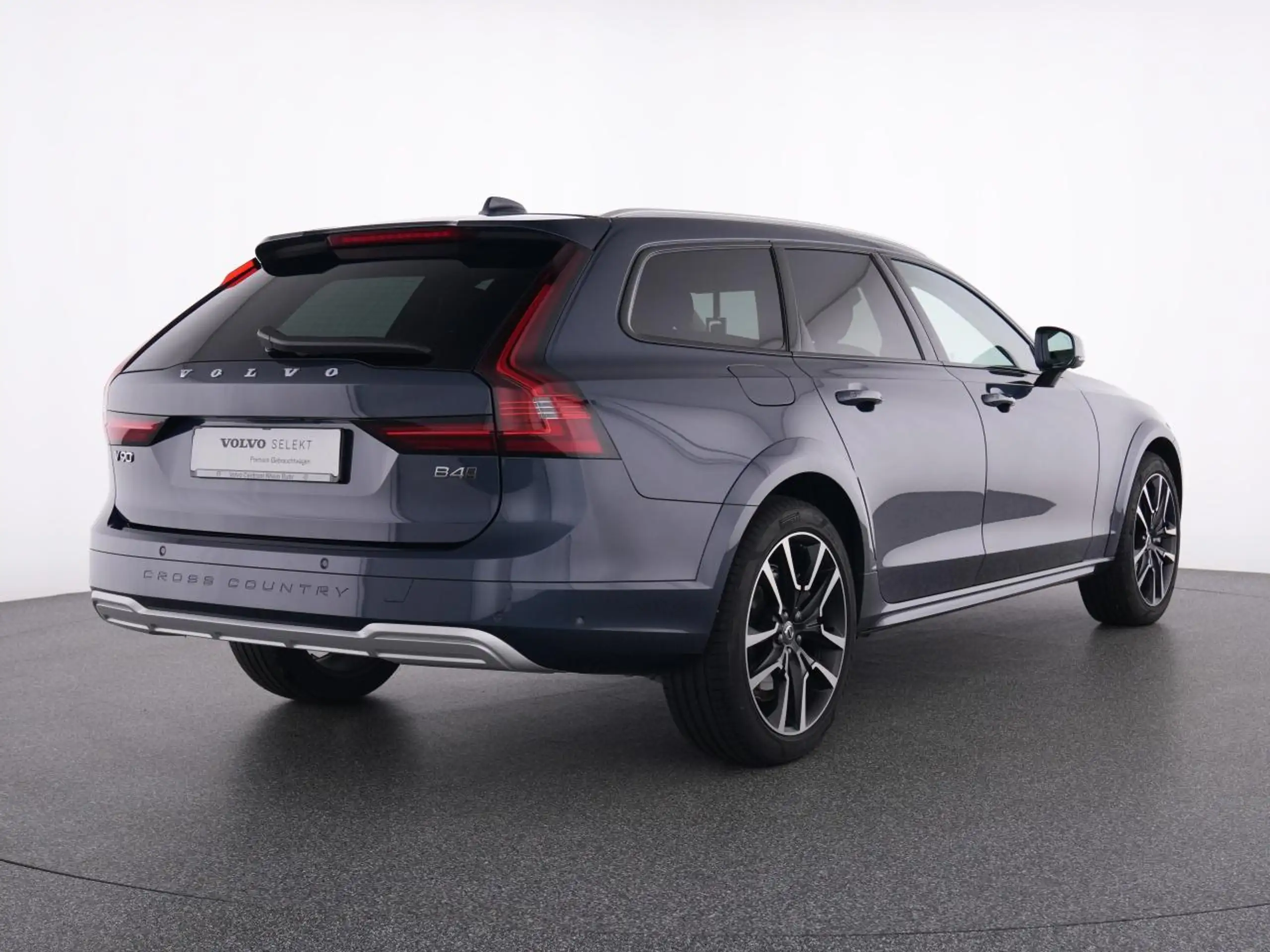 Volvo - V90 Cross Country