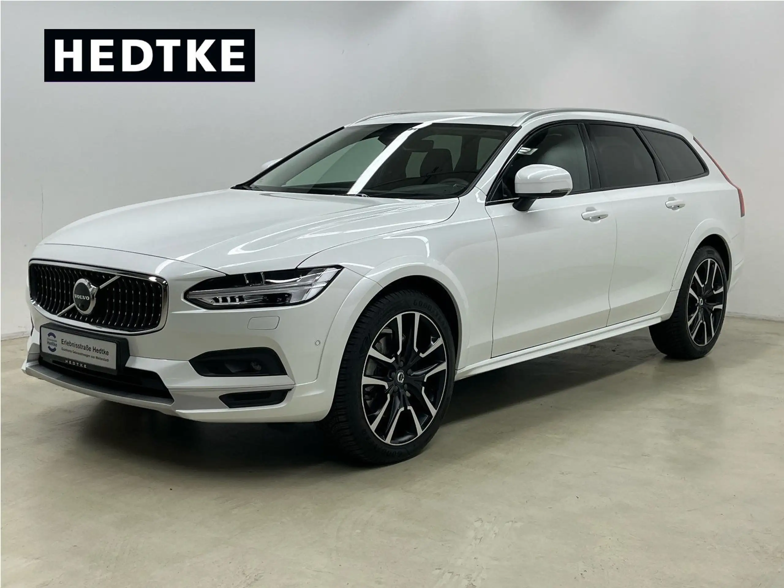 Volvo - V90 Cross Country