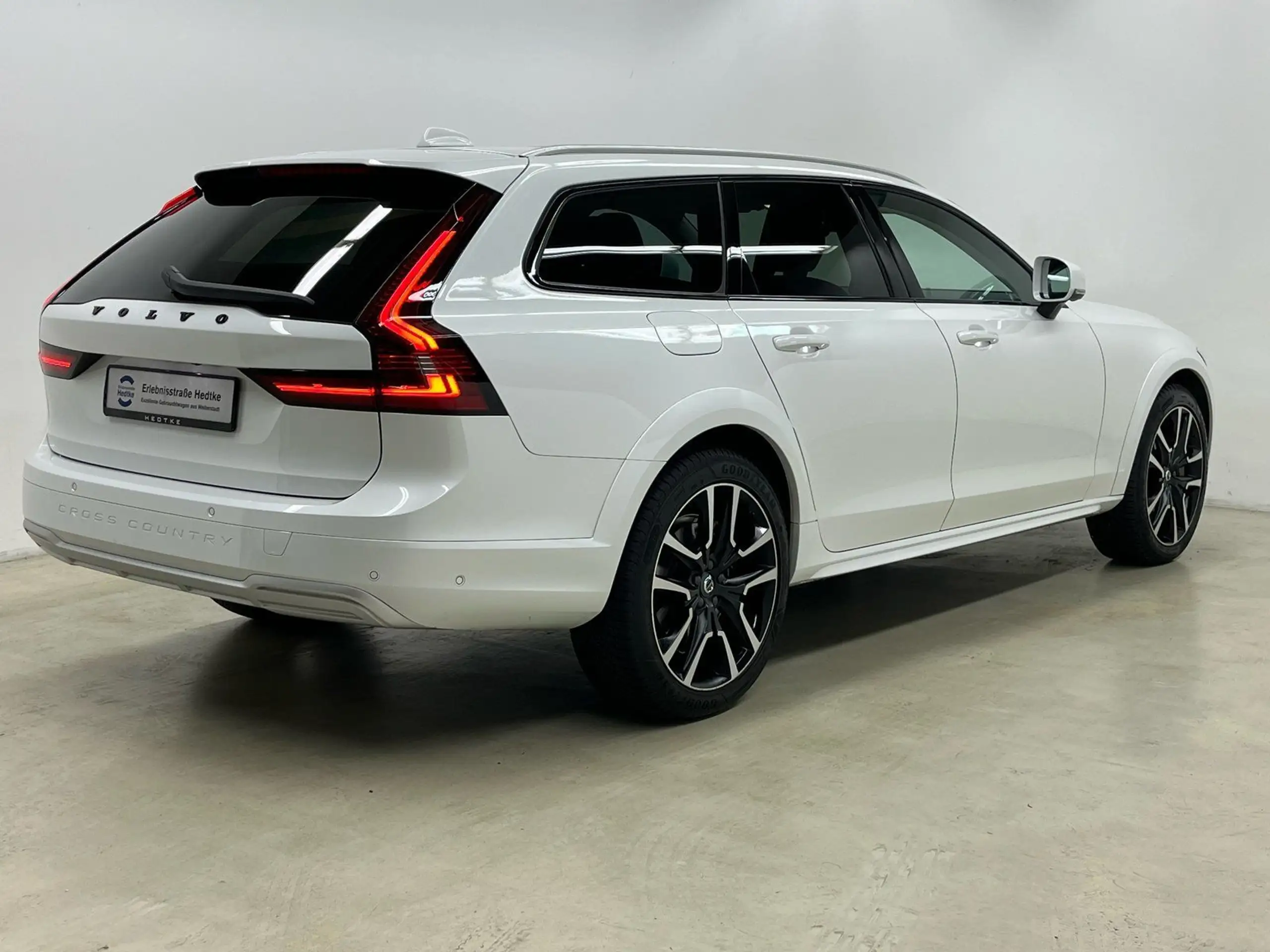 Volvo - V90 Cross Country