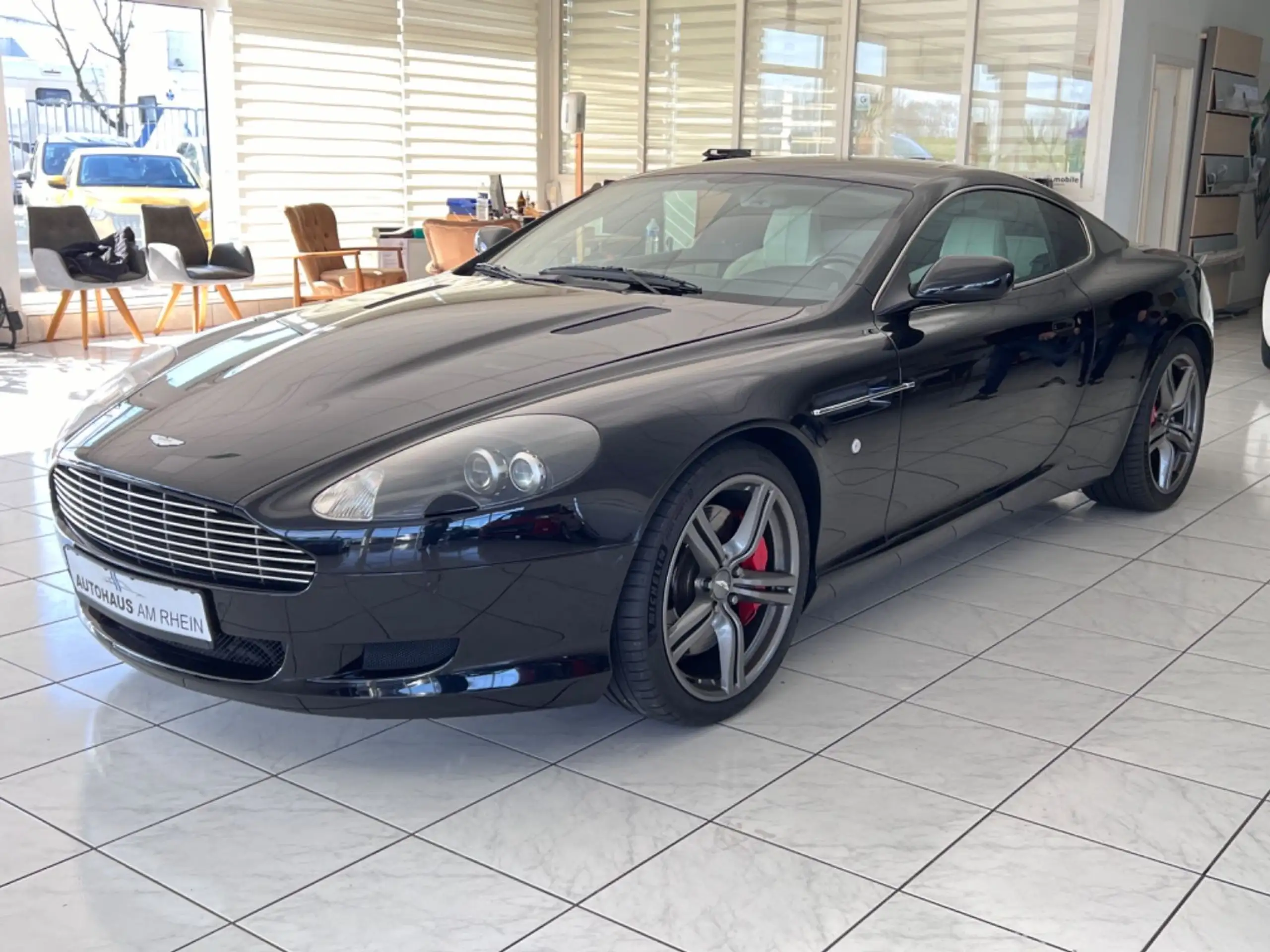 Aston Martin - DB9