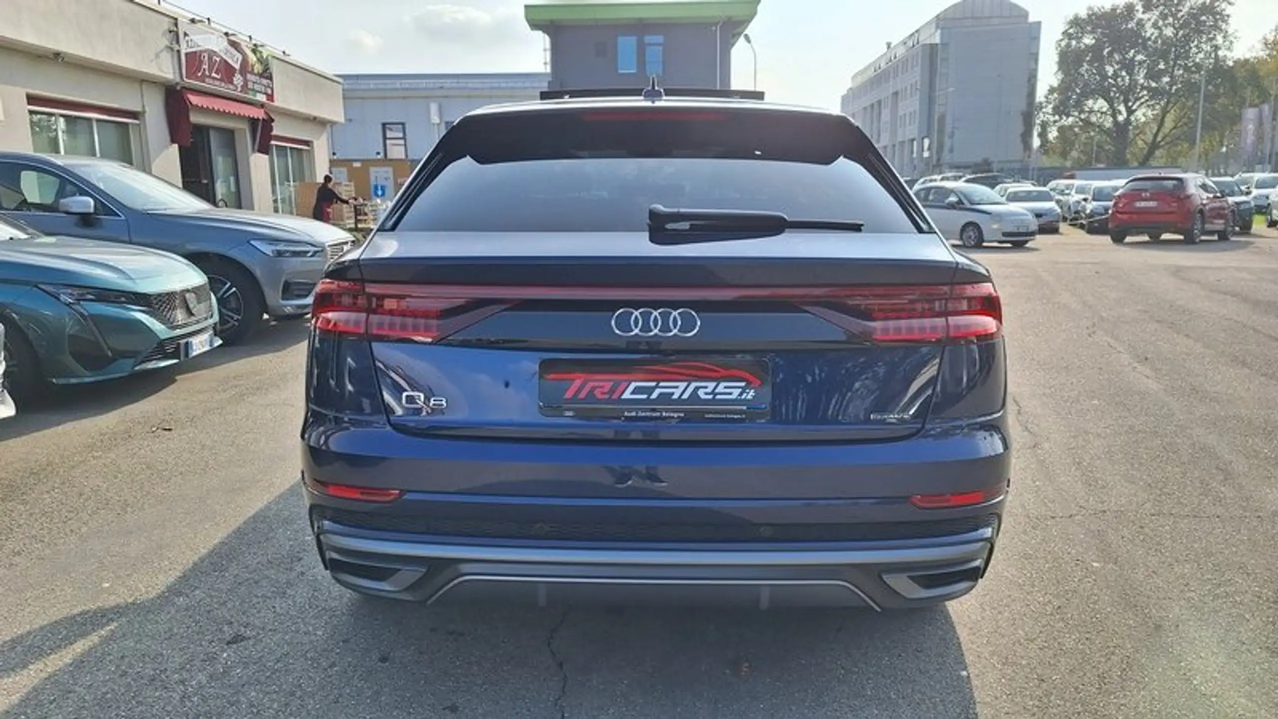 Audi - Q8