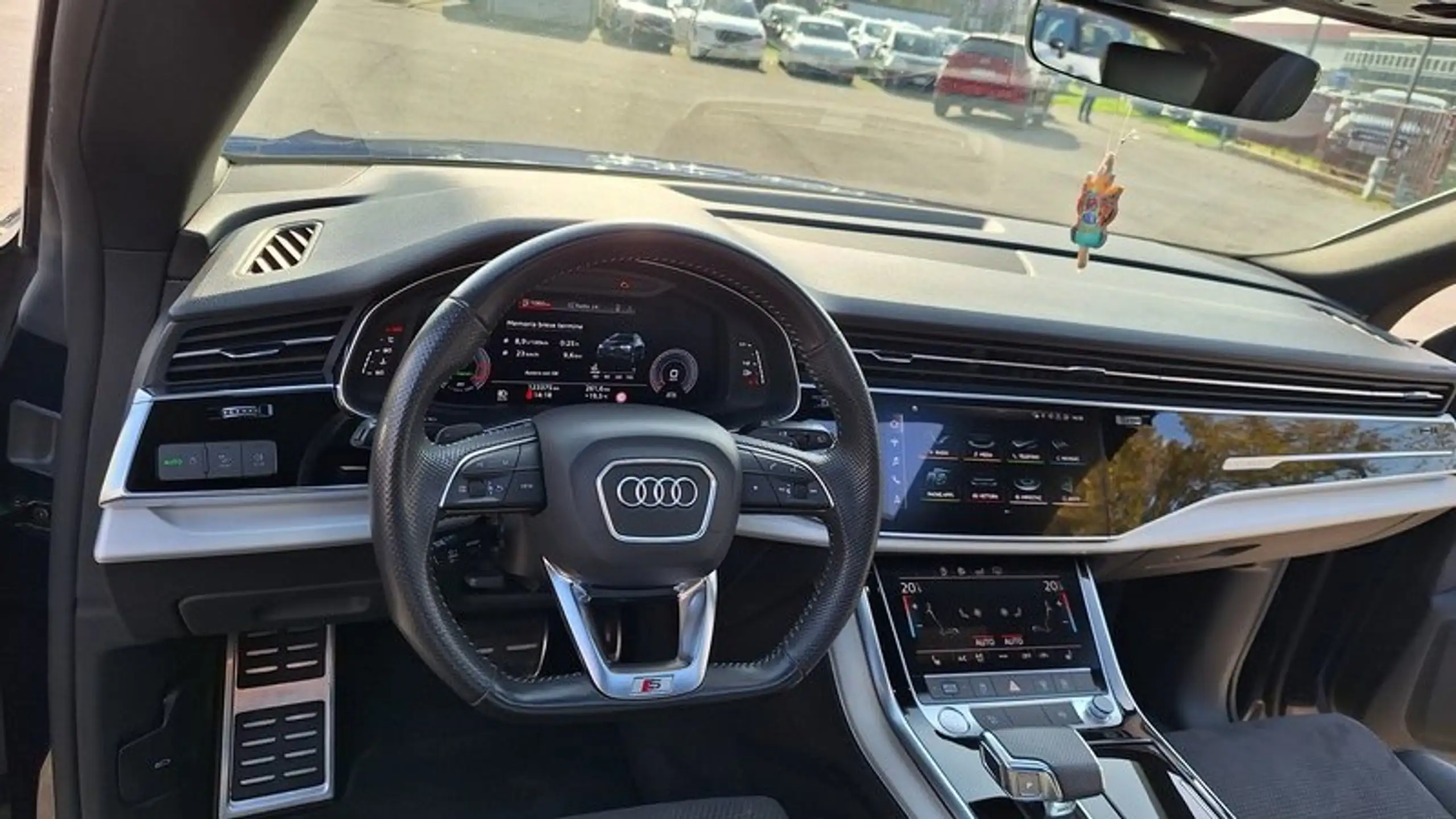 Audi - Q8