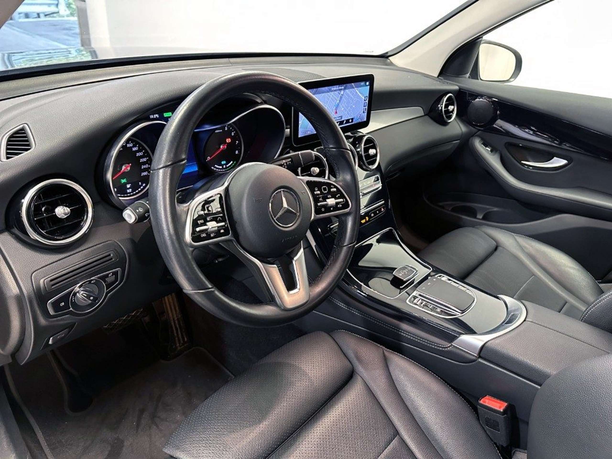 Mercedes-Benz - GLC 300