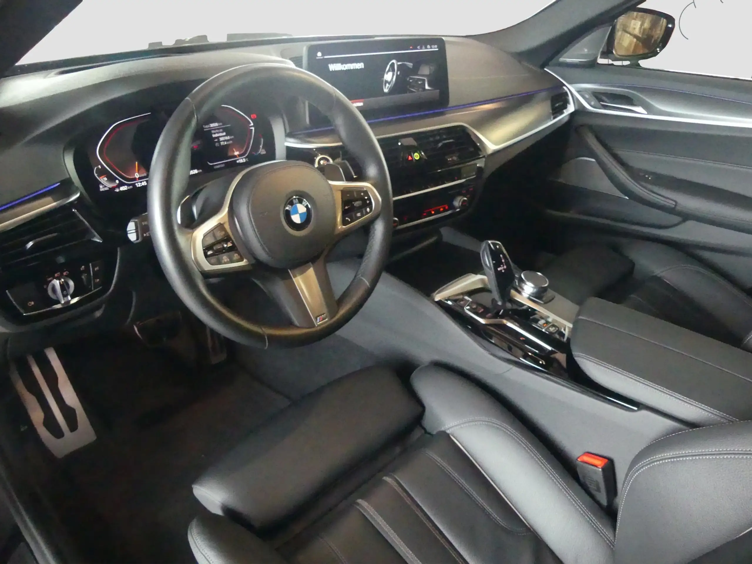 BMW - 530