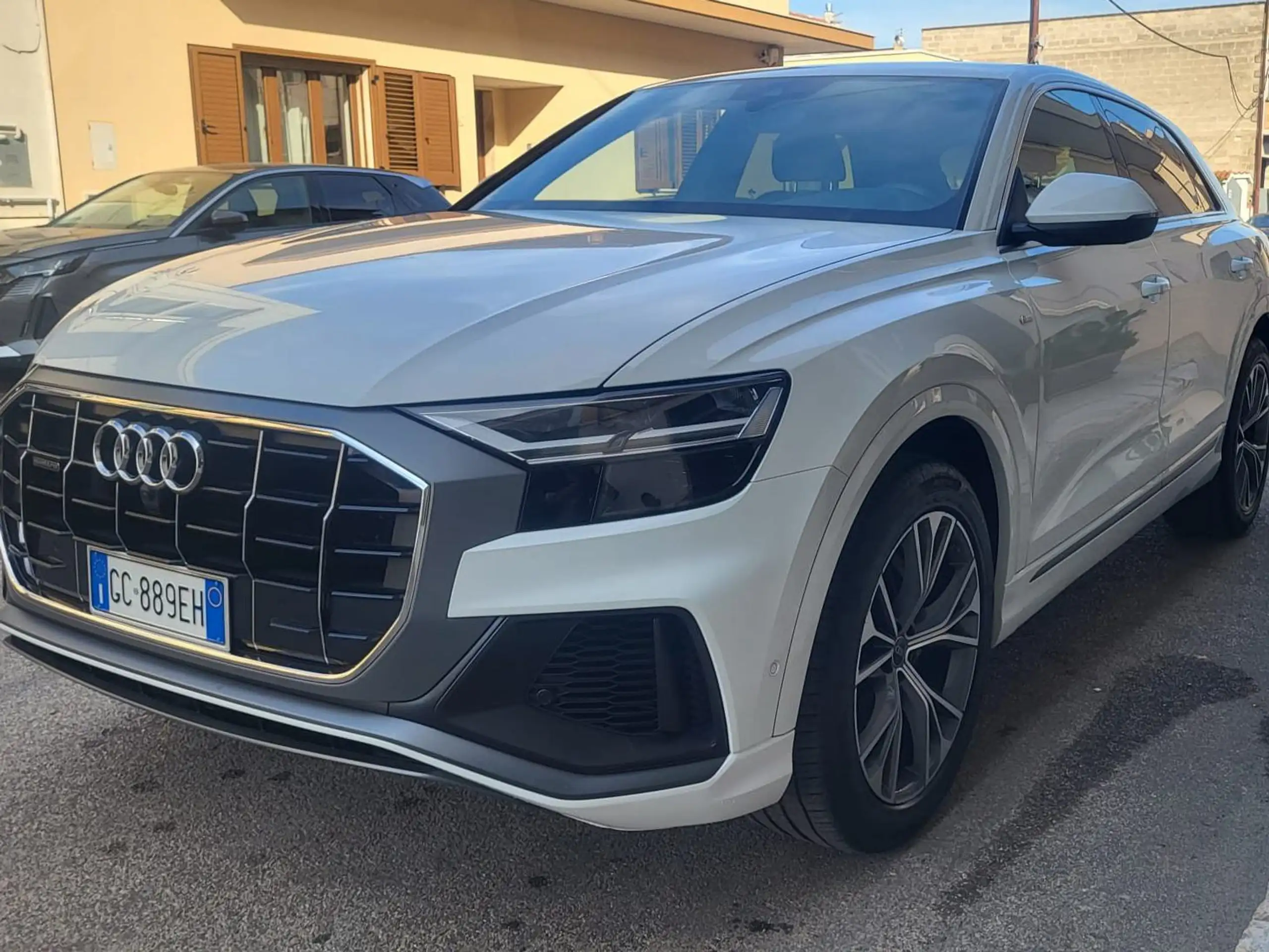 Audi - Q8