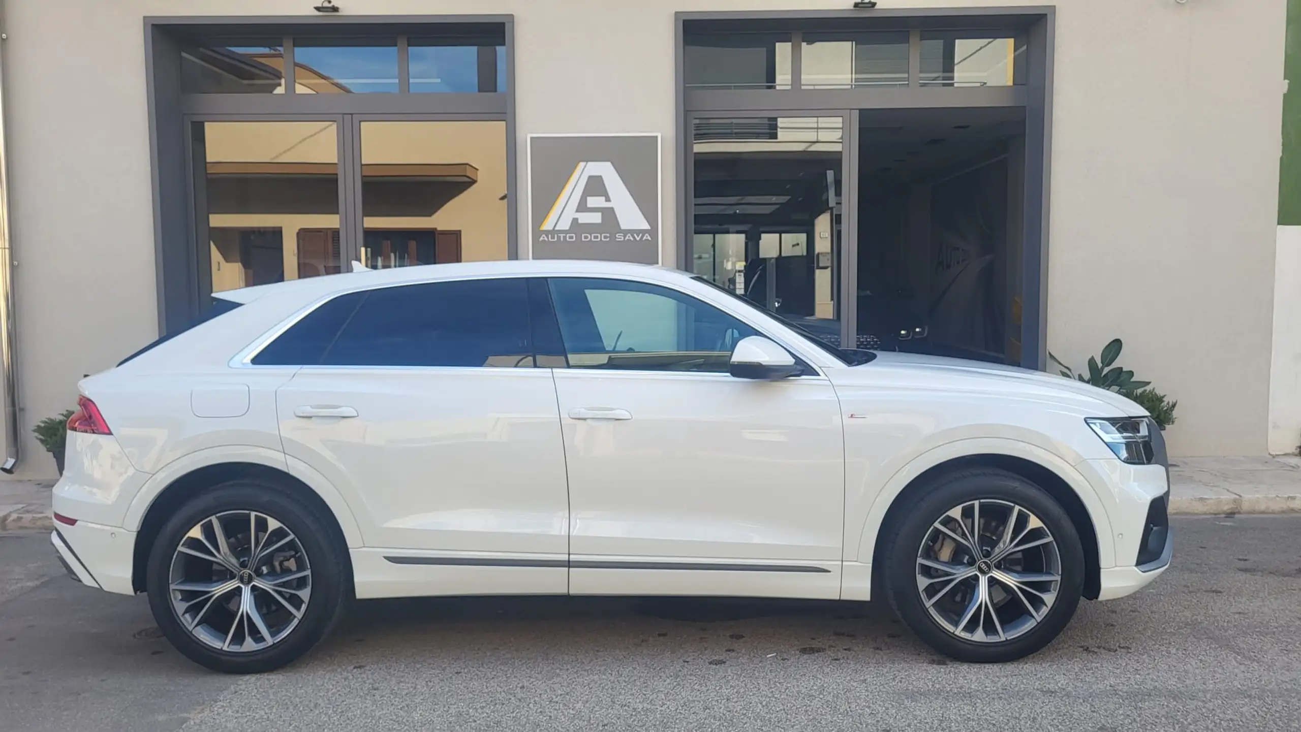 Audi - Q8