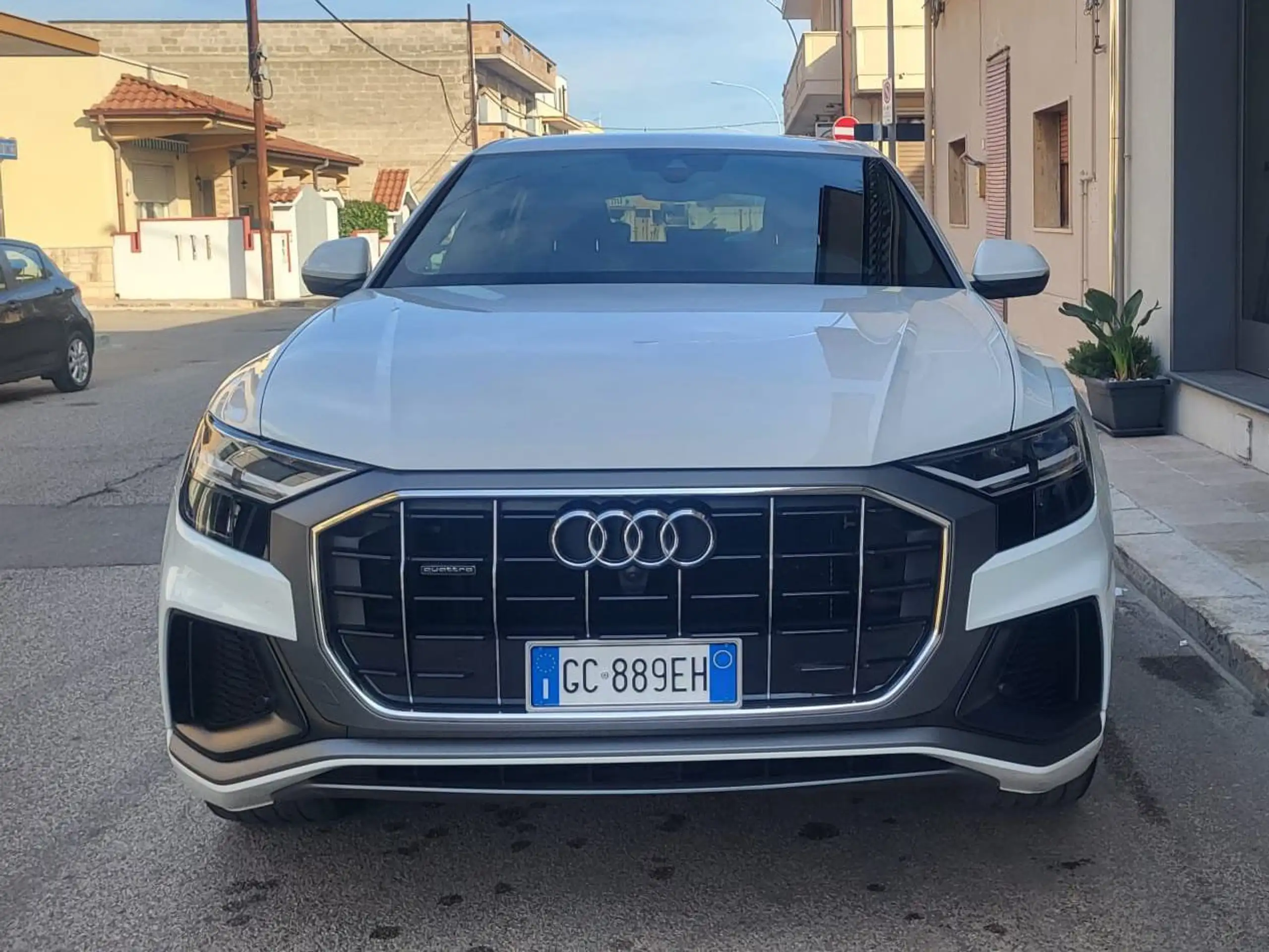 Audi - Q8