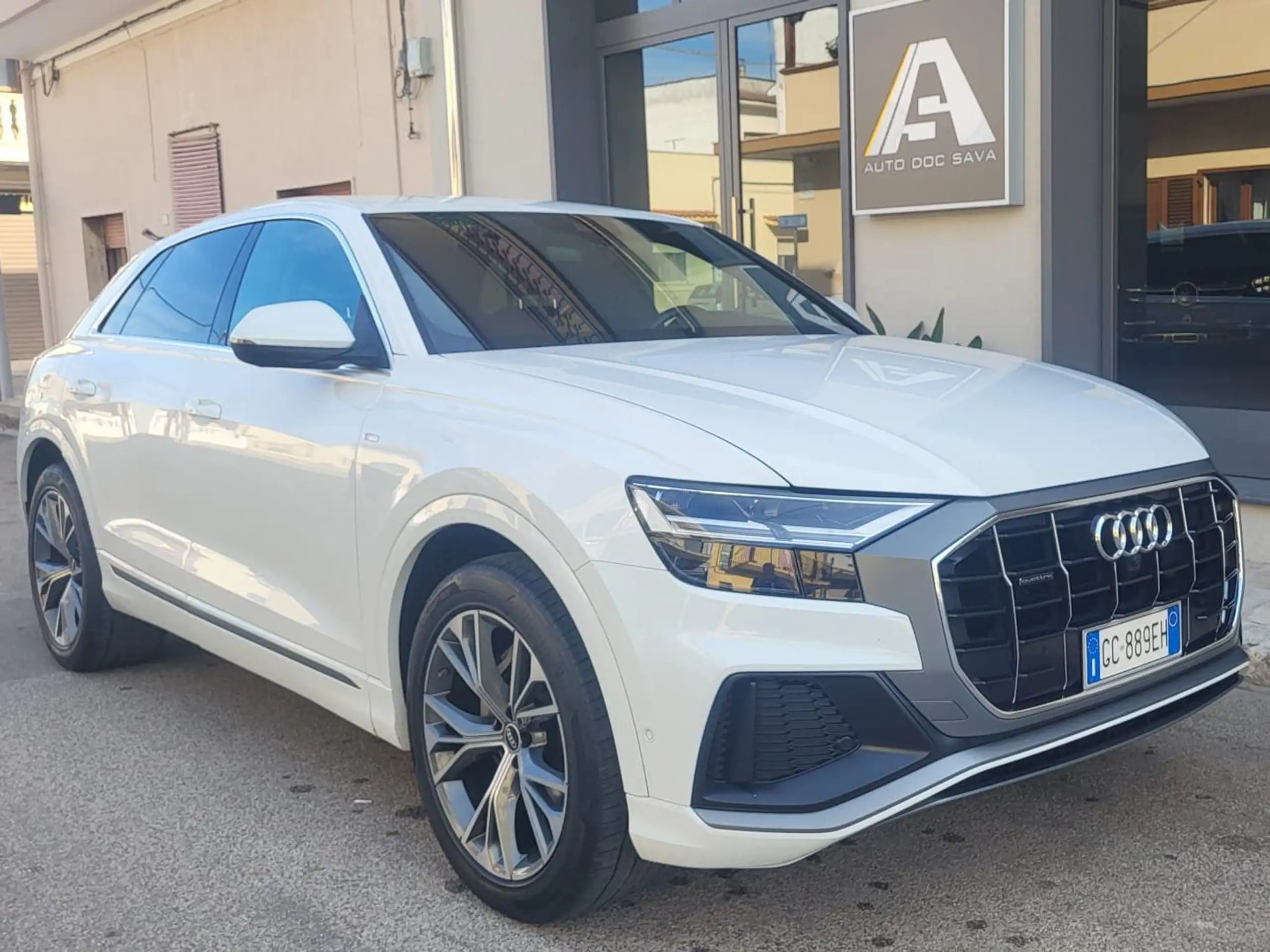 Audi - Q8