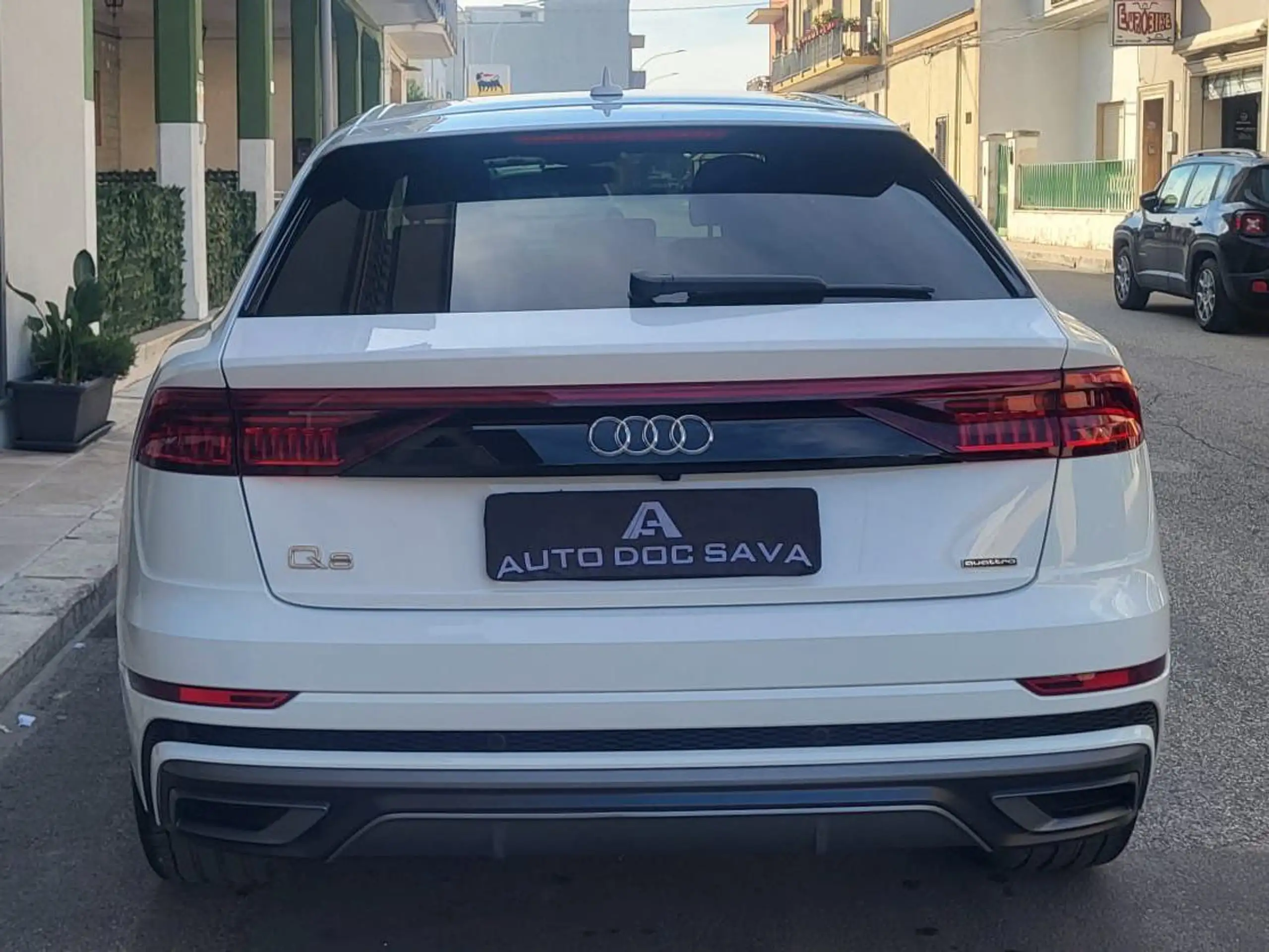 Audi - Q8