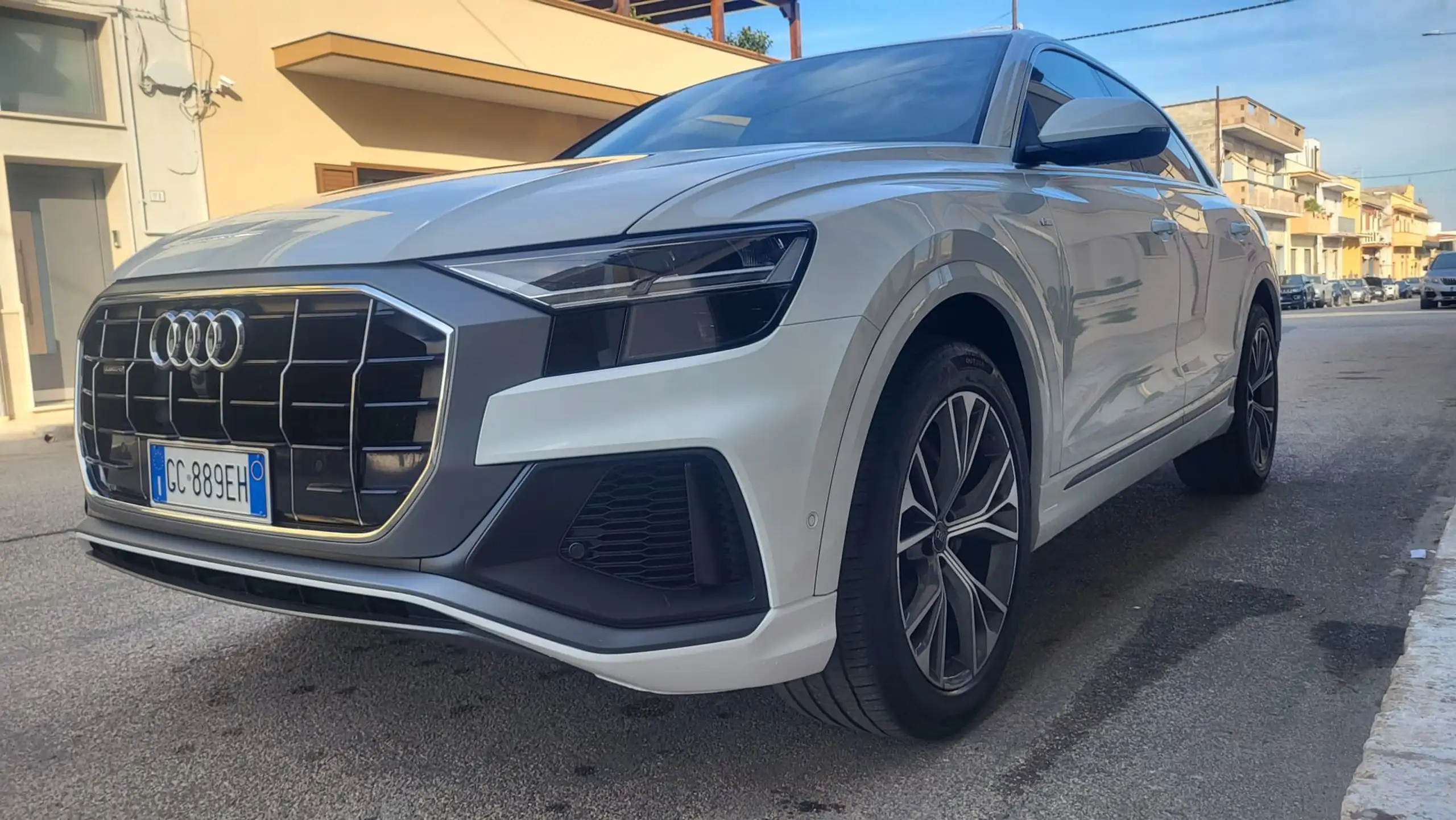 Audi - Q8