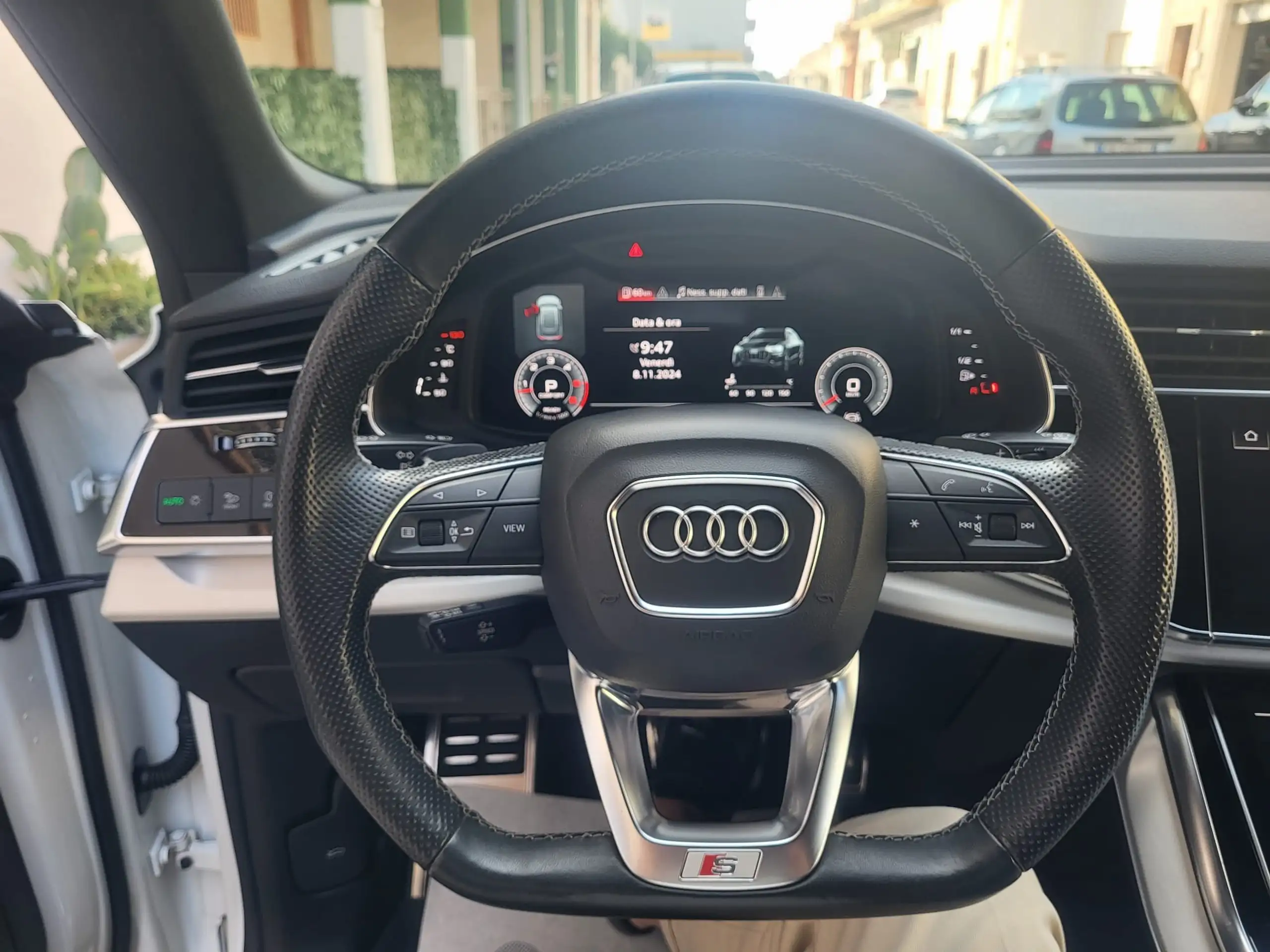 Audi - Q8