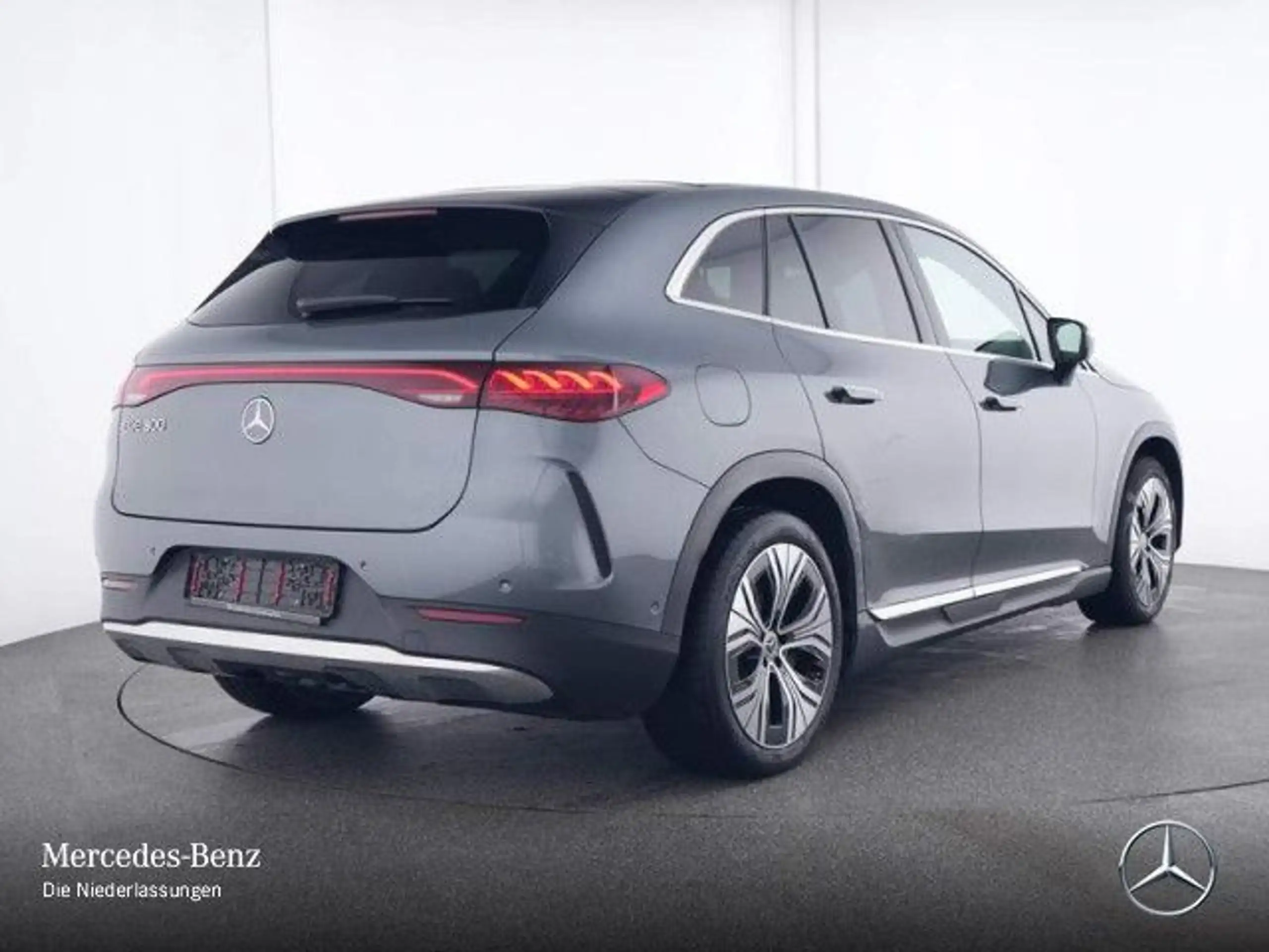 Mercedes-Benz - EQE SUV