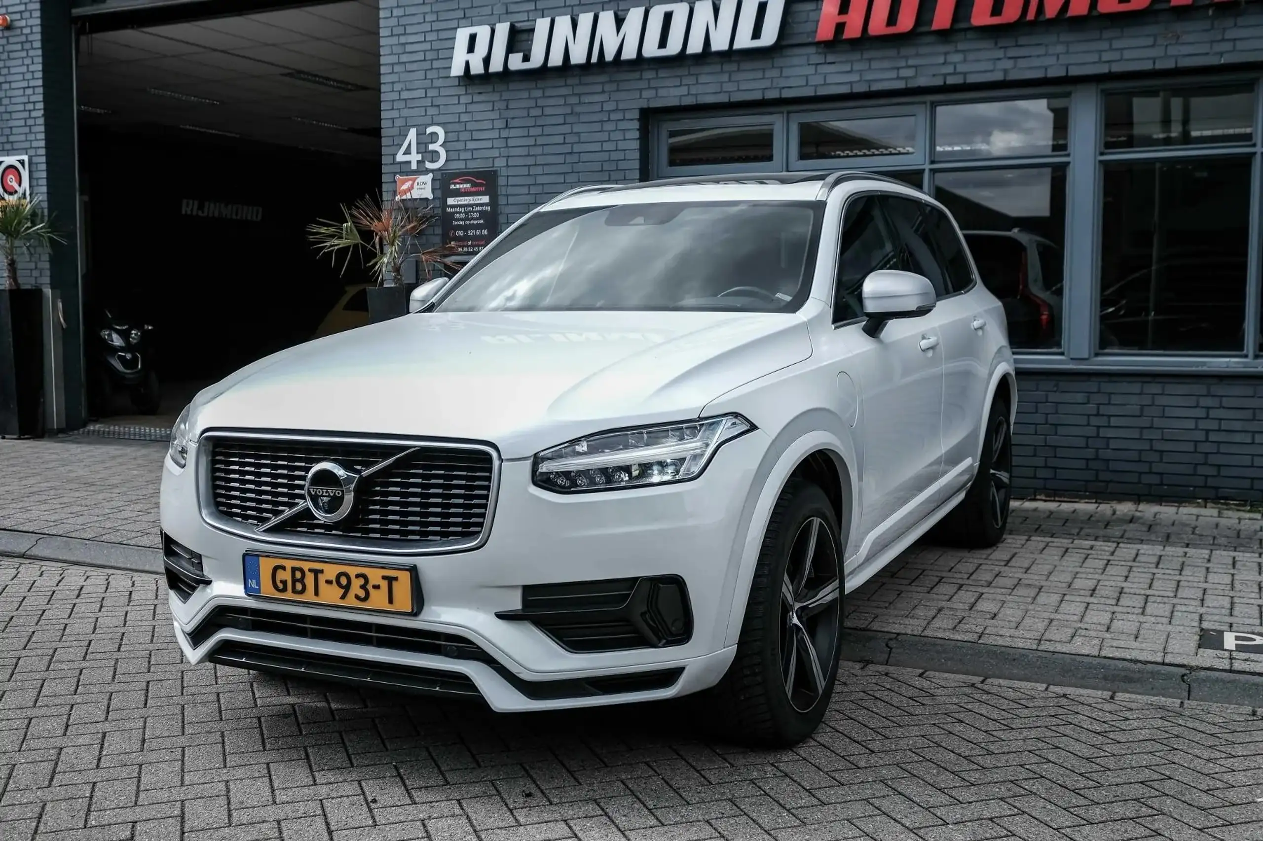 Volvo - XC90