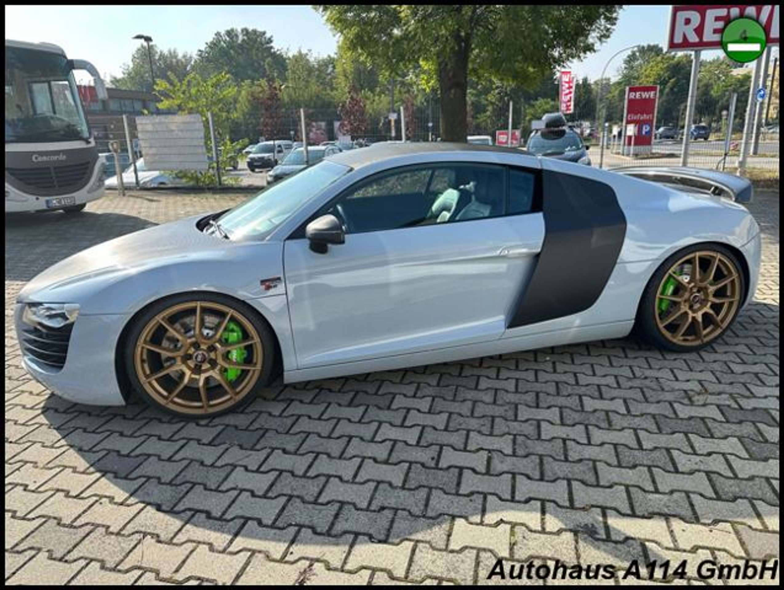 Audi - R8