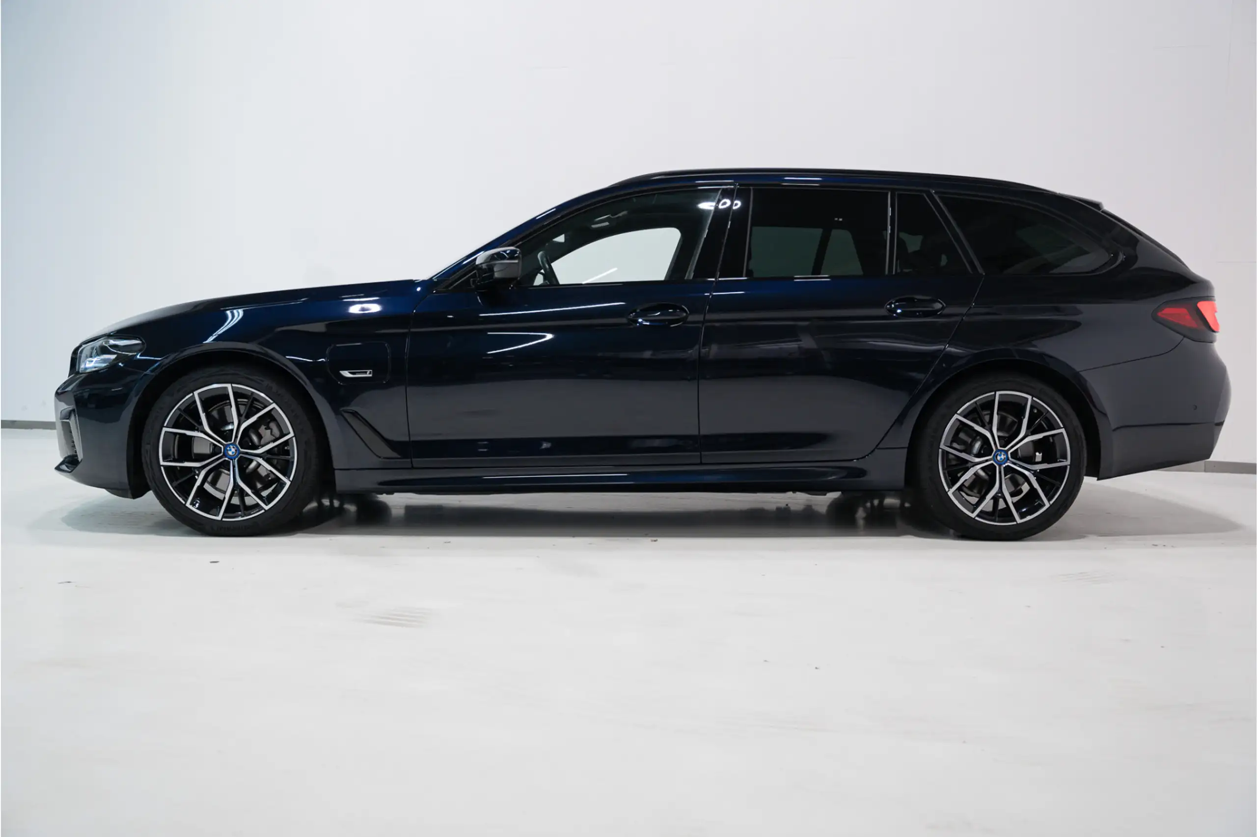 BMW - 530