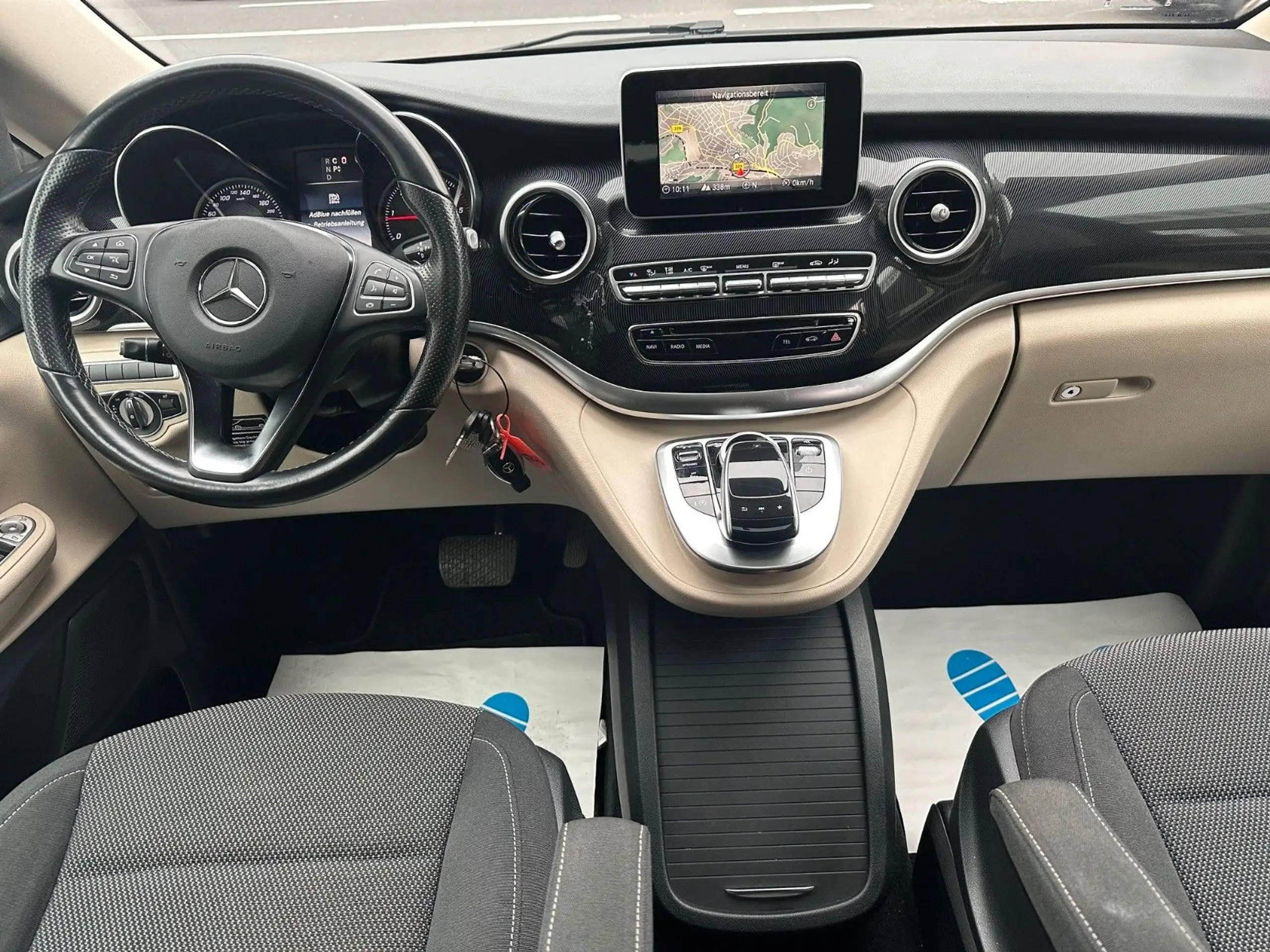 Mercedes-Benz - V 220