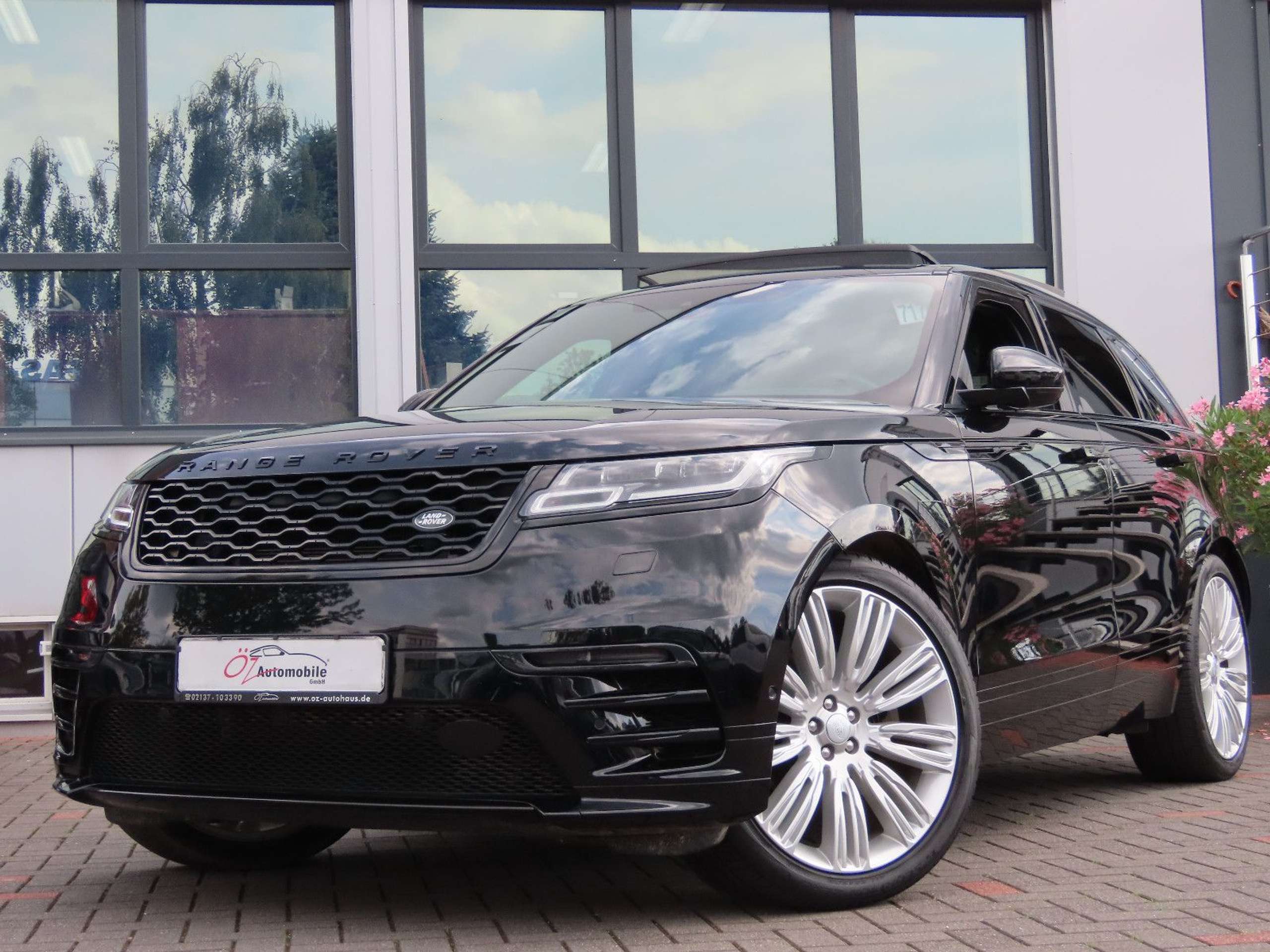 Land Rover - Range Rover Velar