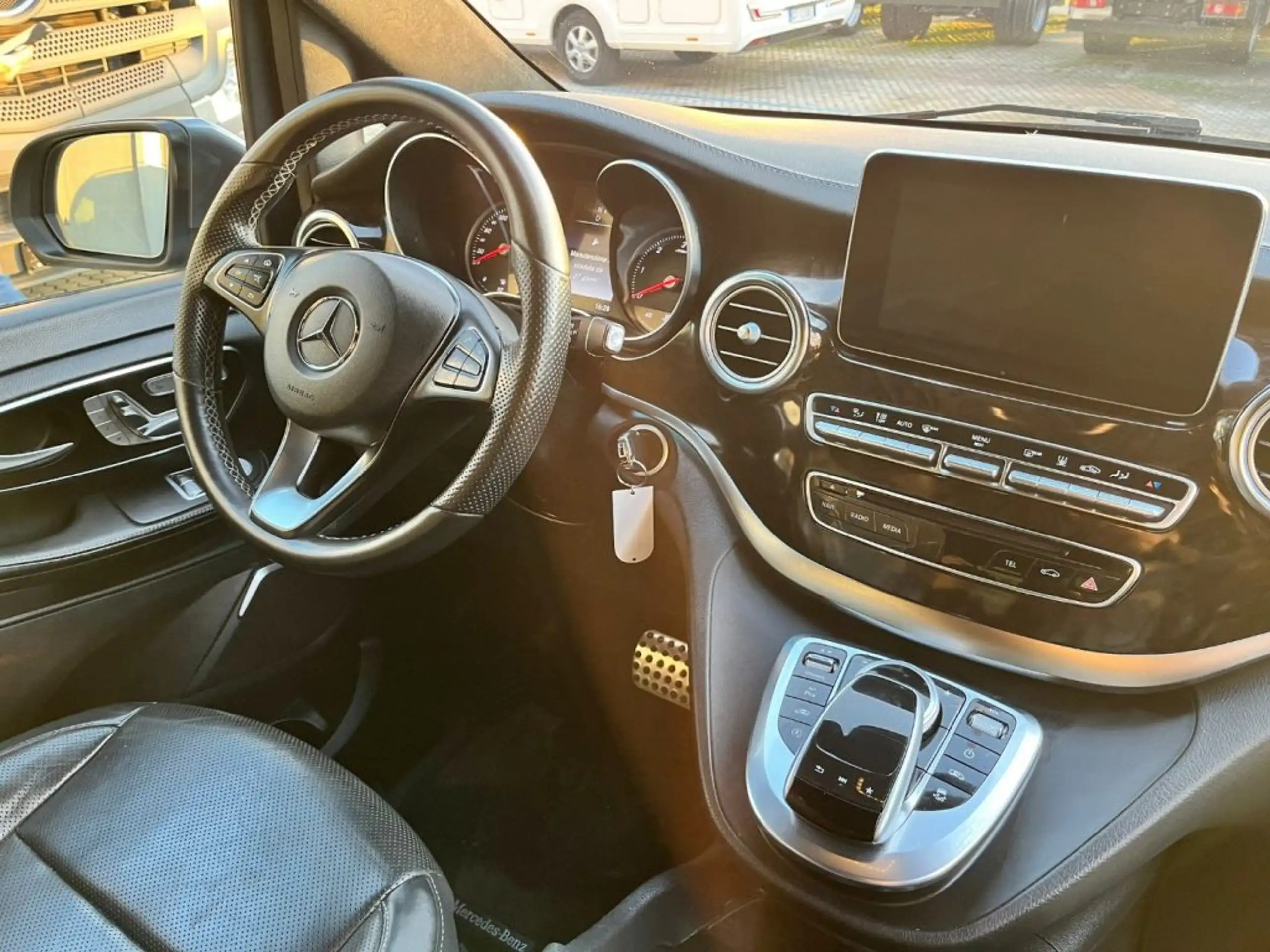 Mercedes-Benz - V 250