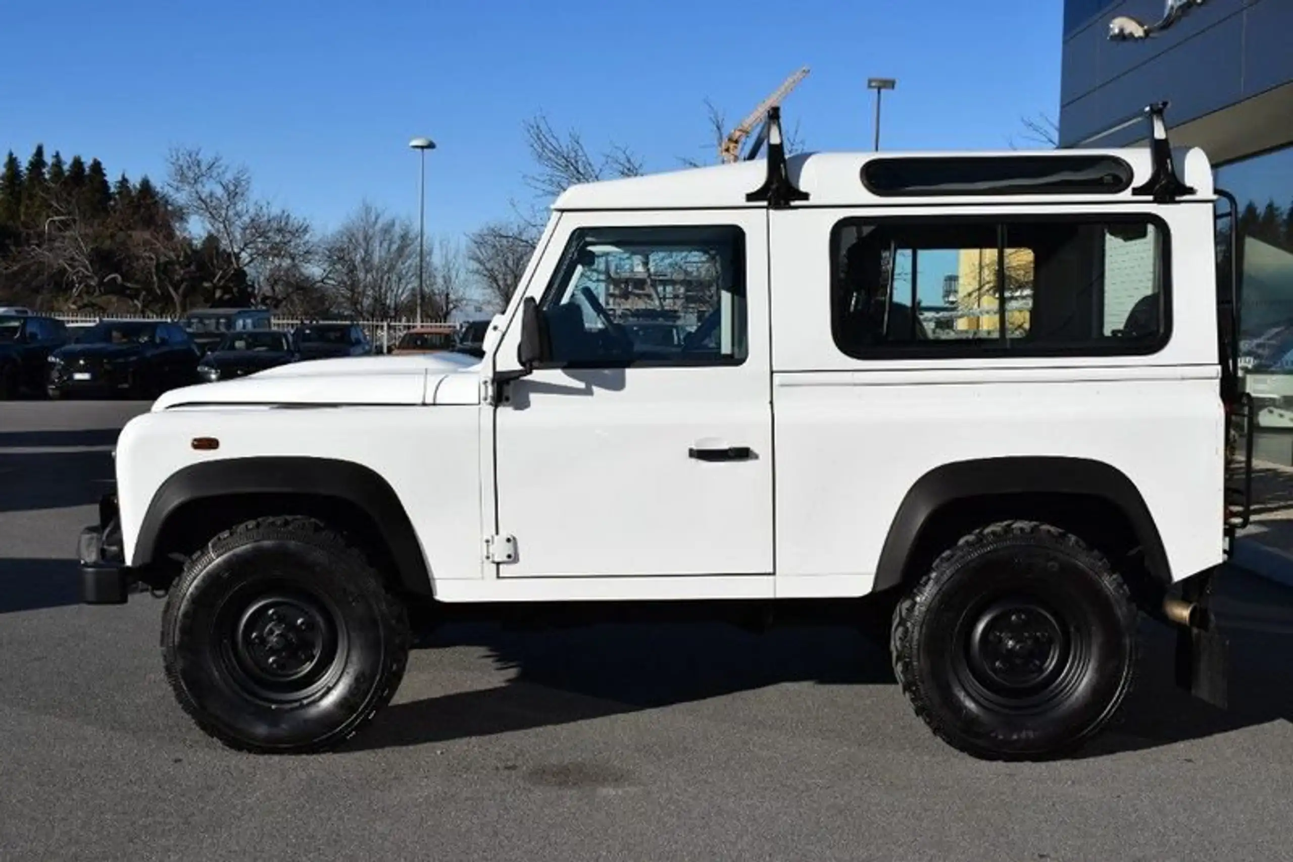 Land Rover - Defender