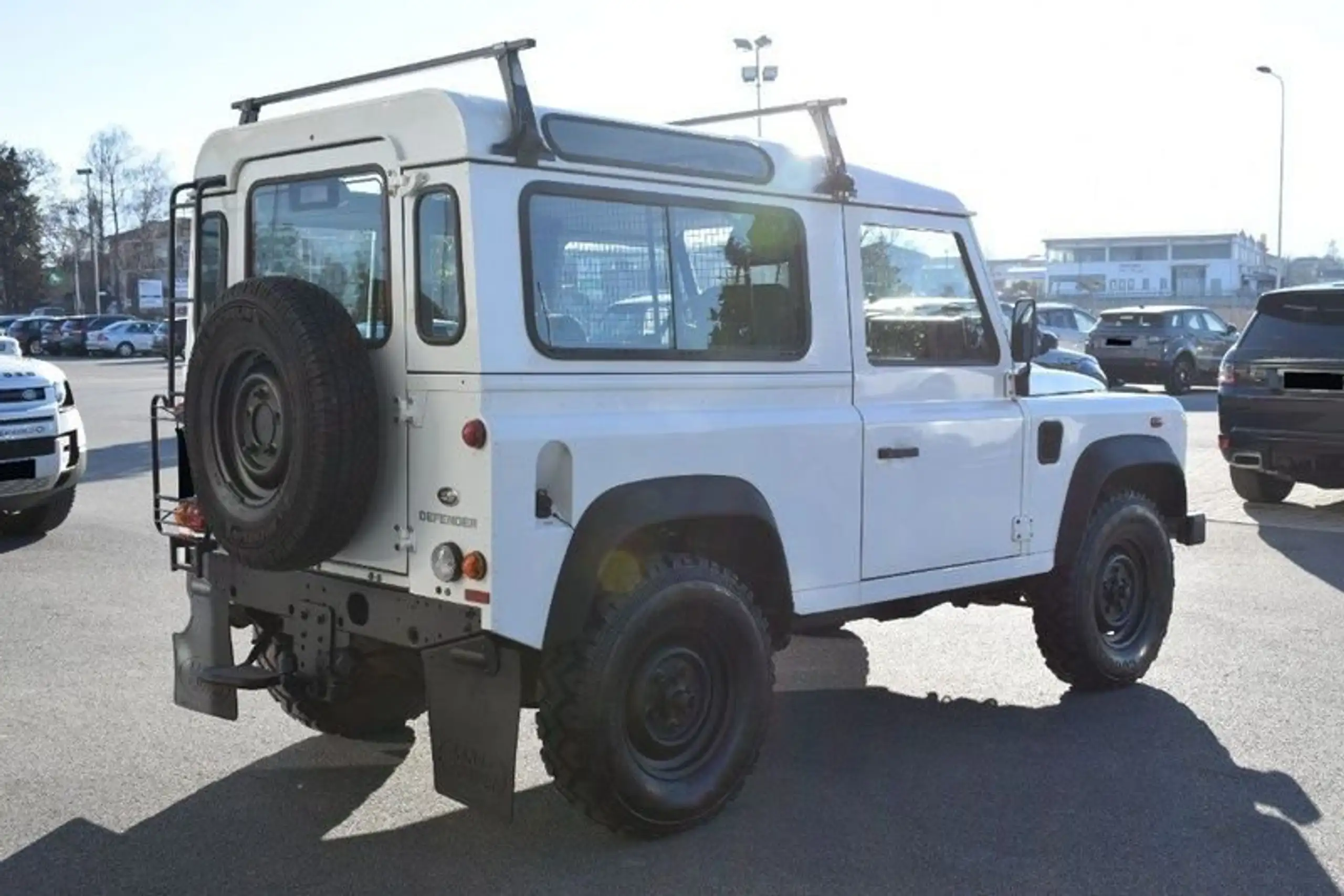 Land Rover - Defender