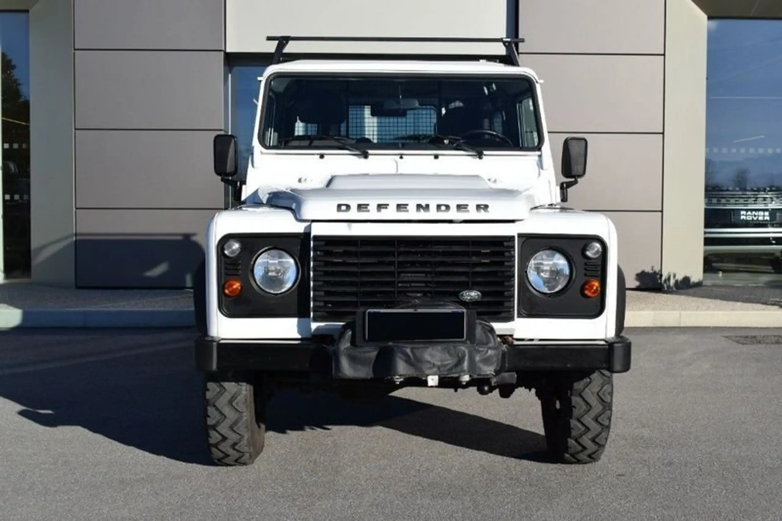 Land Rover - Defender