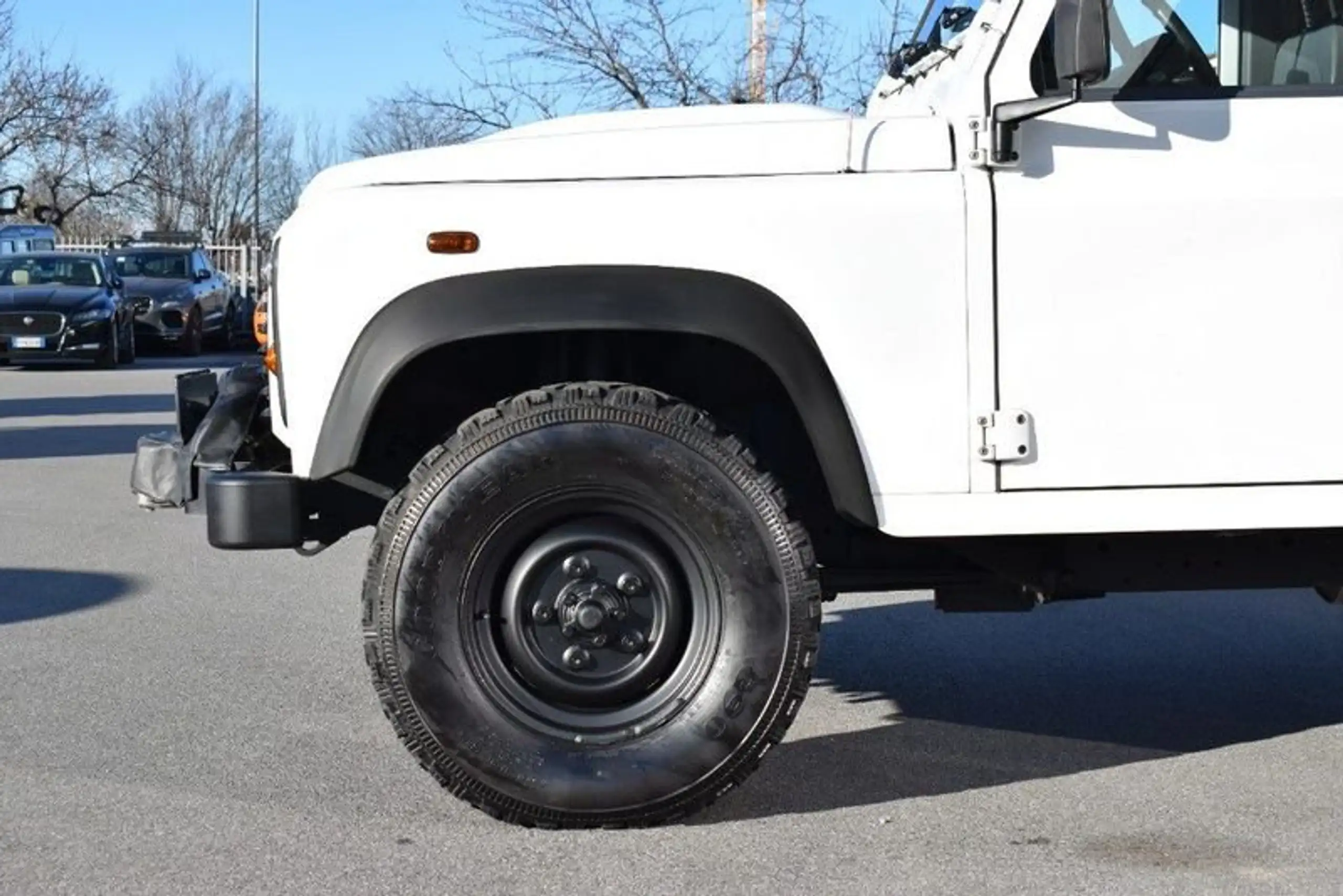 Land Rover - Defender