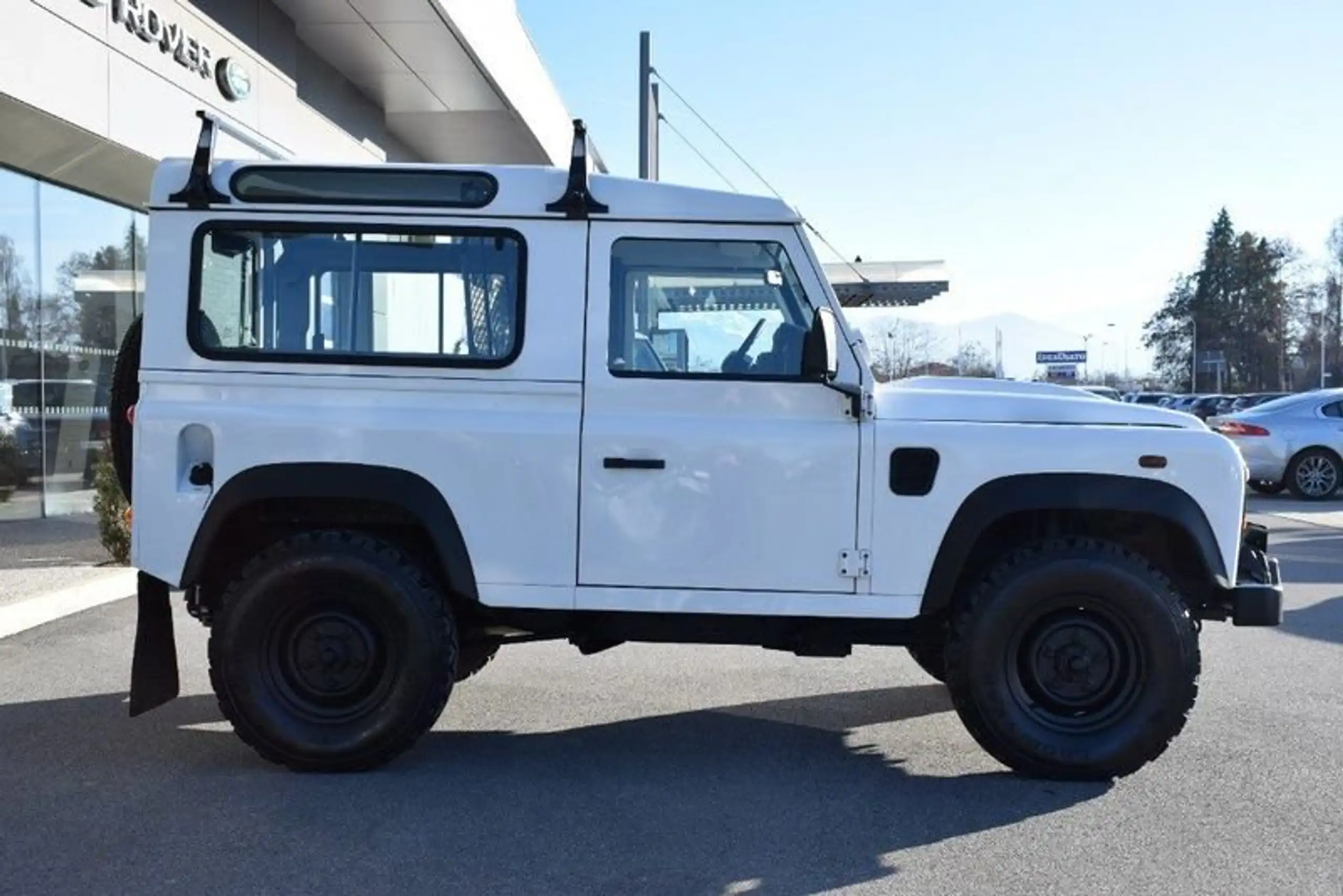 Land Rover - Defender