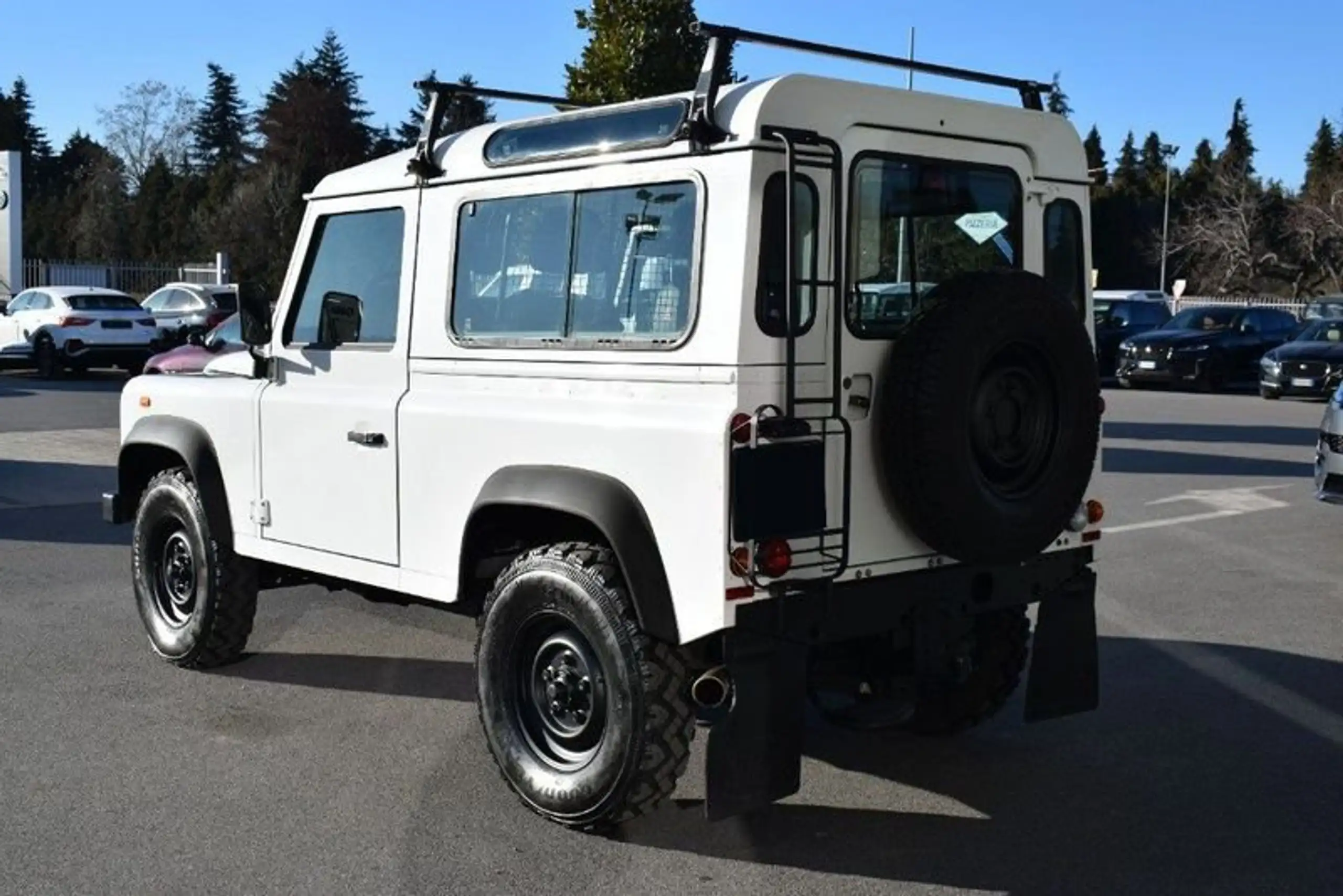 Land Rover - Defender