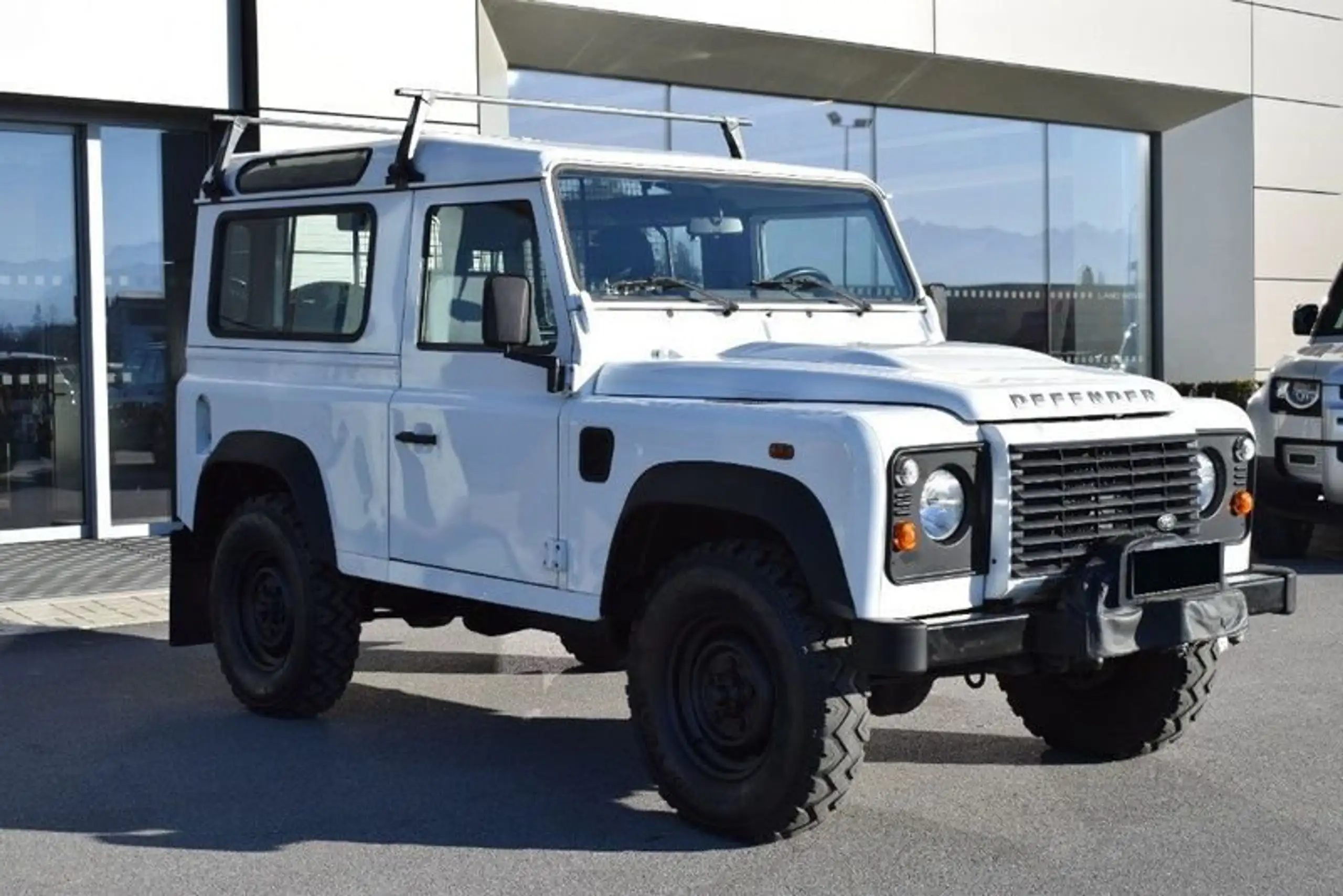 Land Rover - Defender